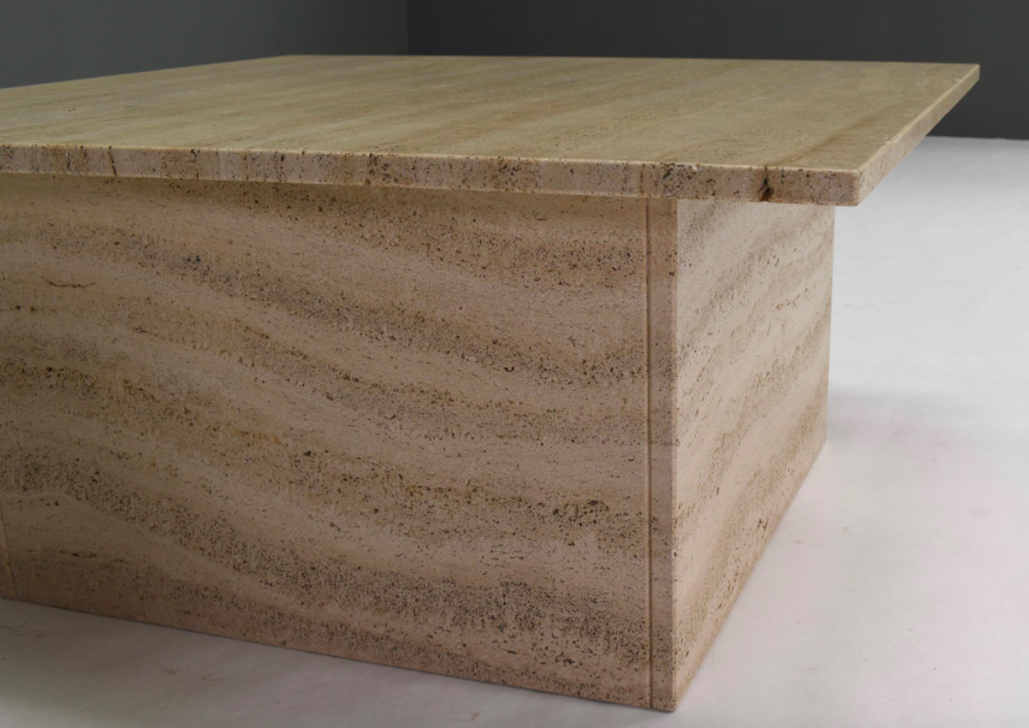 Table basse carrée en travertin, Italie 1970