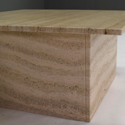 Table basse carrée en travertin, Italie 1970