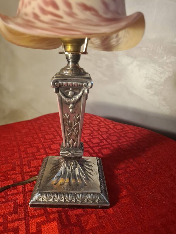 lampe nickelé 1900 cicelé, pate verre coquille d'oeuf et fushia 40x9 magnif