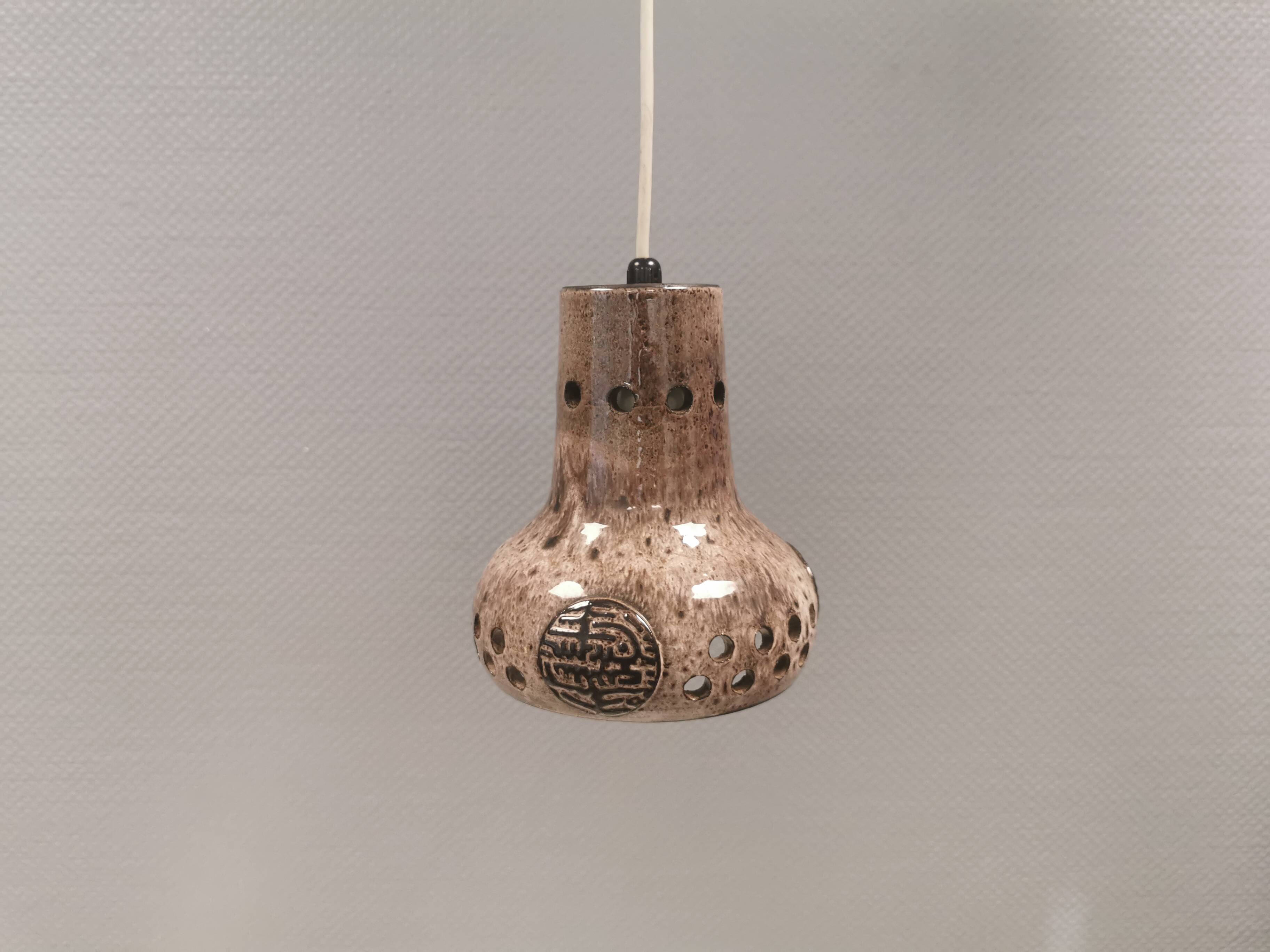 Small ceramic hanging lamp, Danish and from the 1980s.