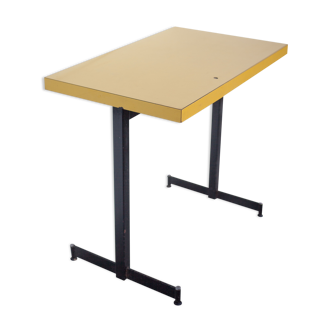 Table de bistrot en fer et formica jaune