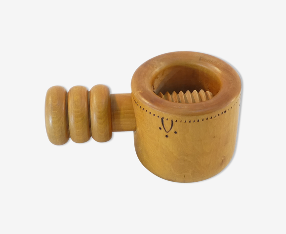 Ancien casse noix en buis nontron