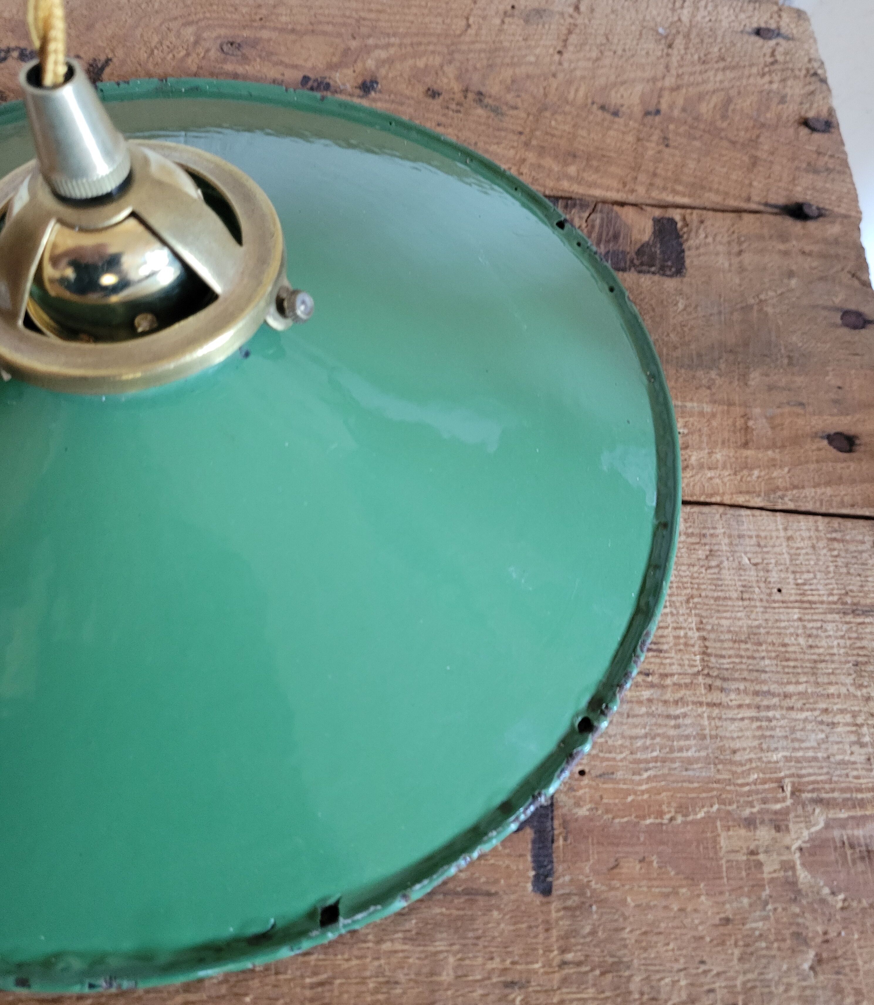 Green enamelled suspension