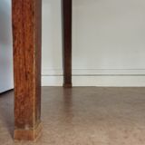Spindle legs desk