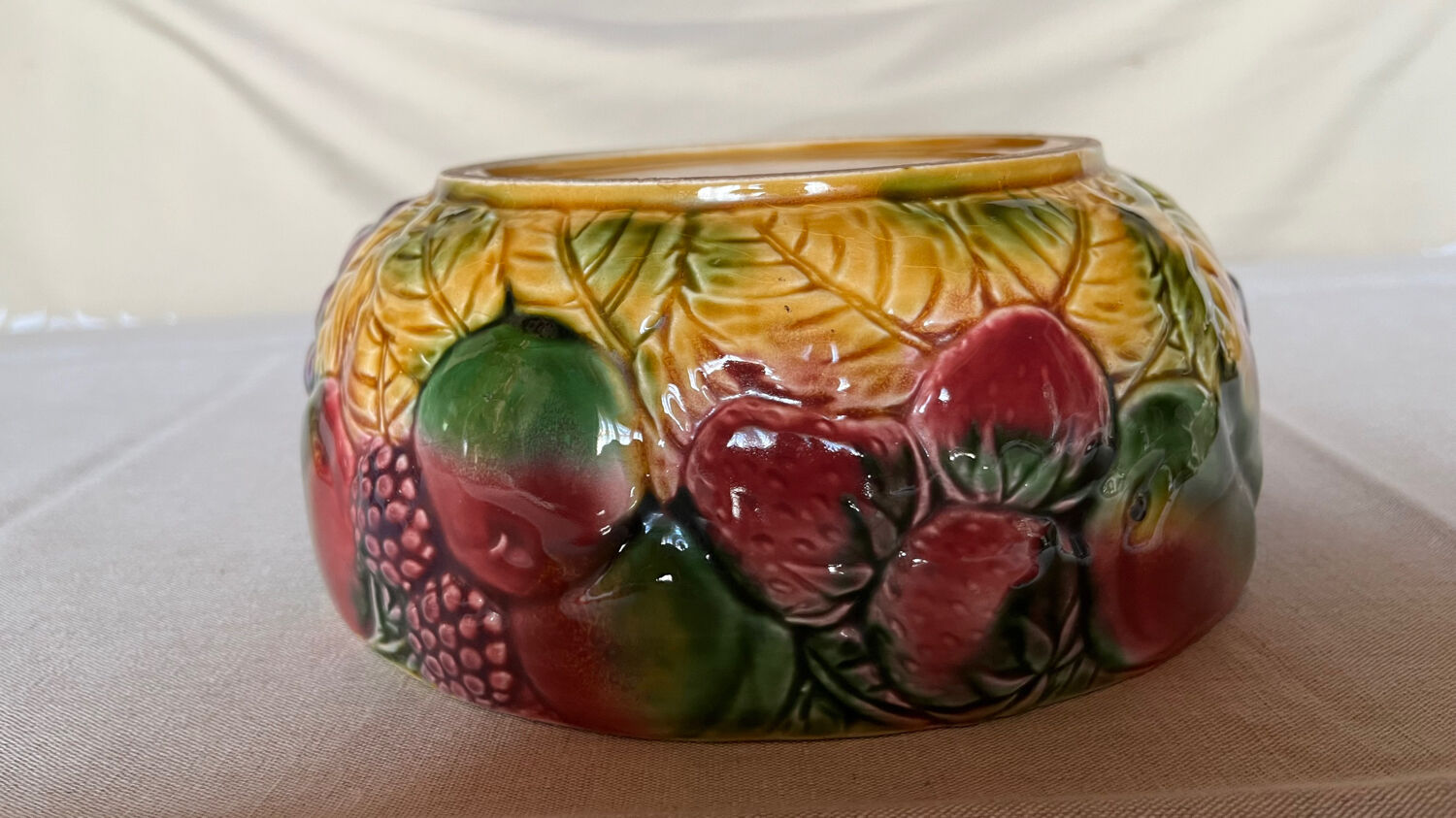 Vintage Sarreguemines slip cup