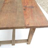 Table  en bois massif  en  chêne et plateau en pin.