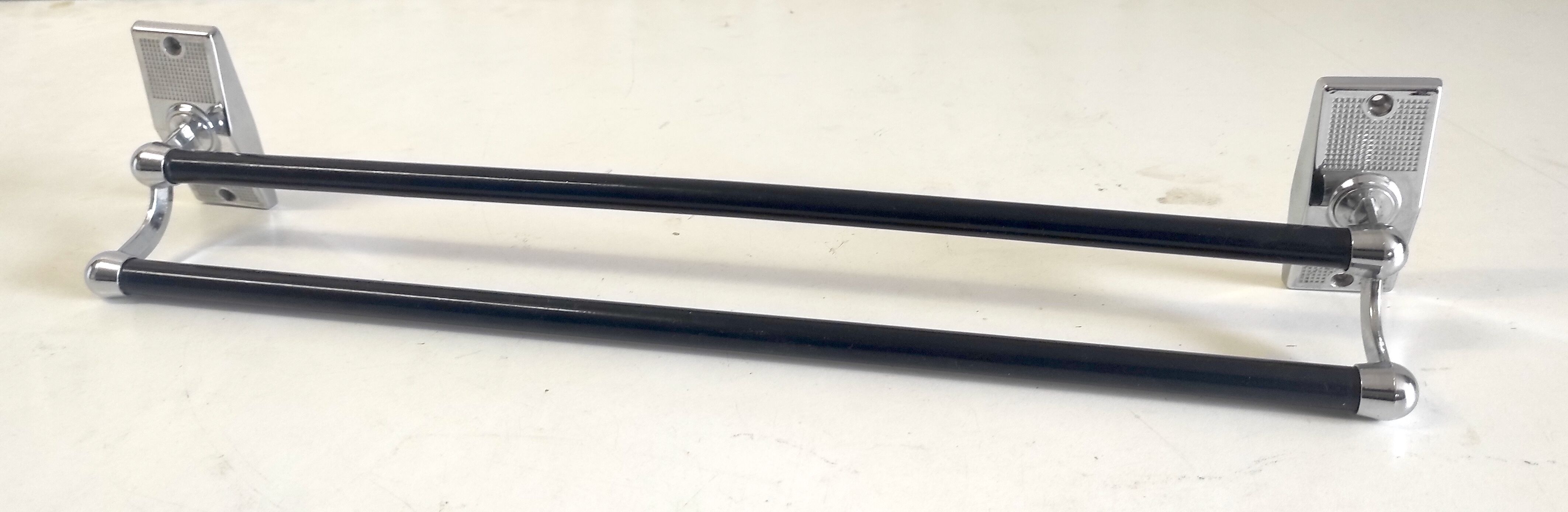 Wall-mounted chrome metal towel rack – 60s/70s