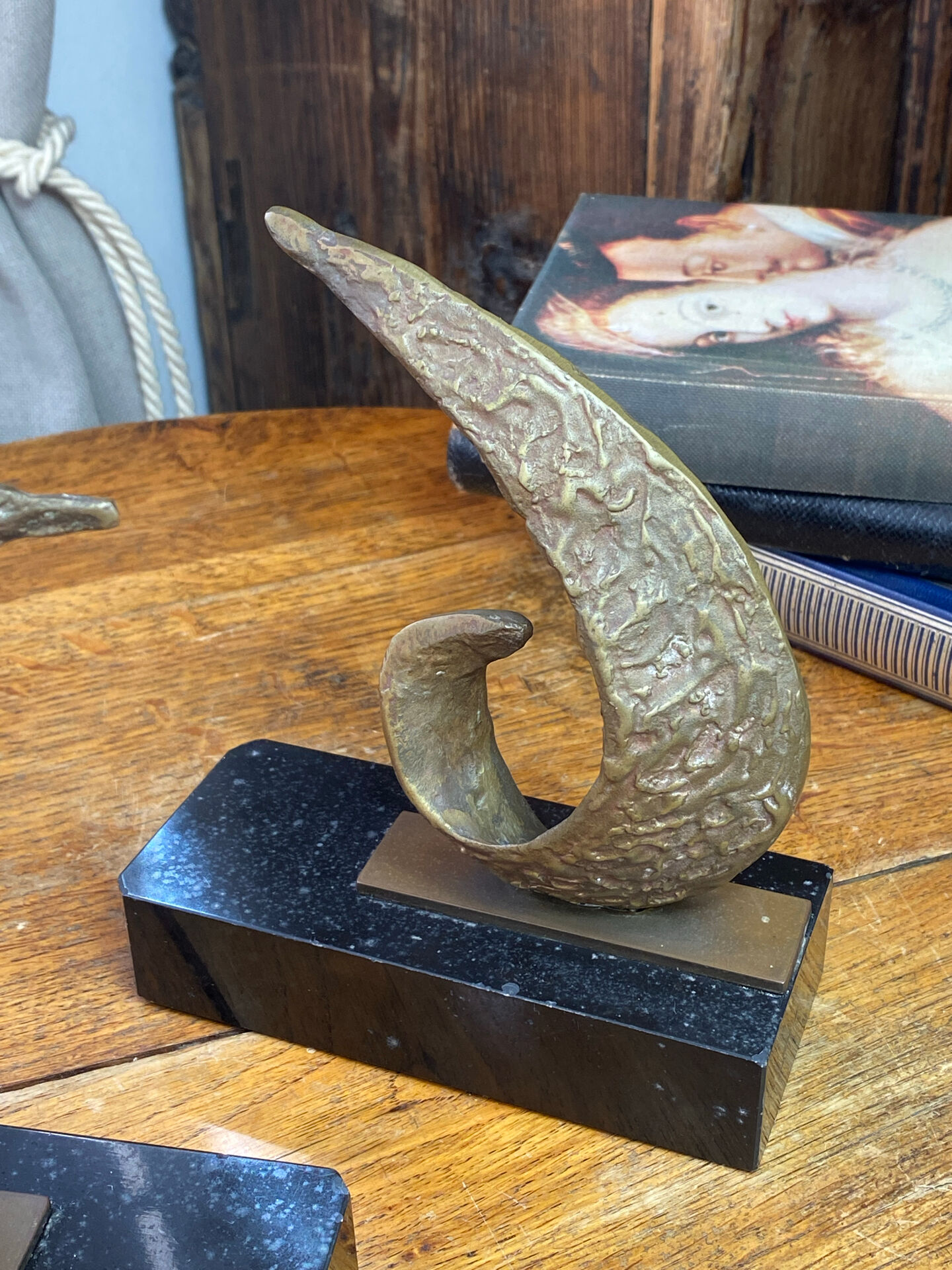 Bookends in bronze and marble