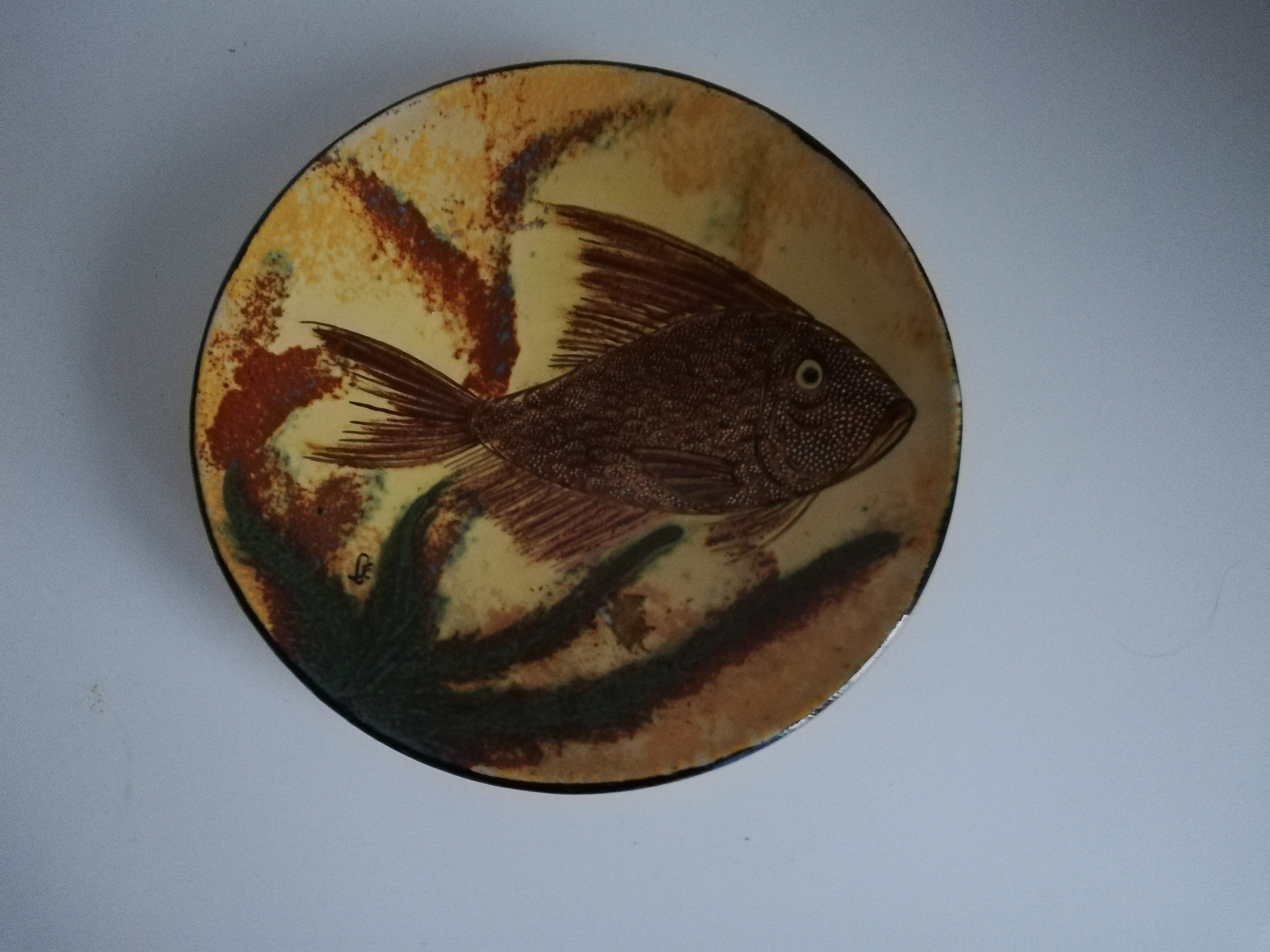 Decorative wall plate signed fish décor
