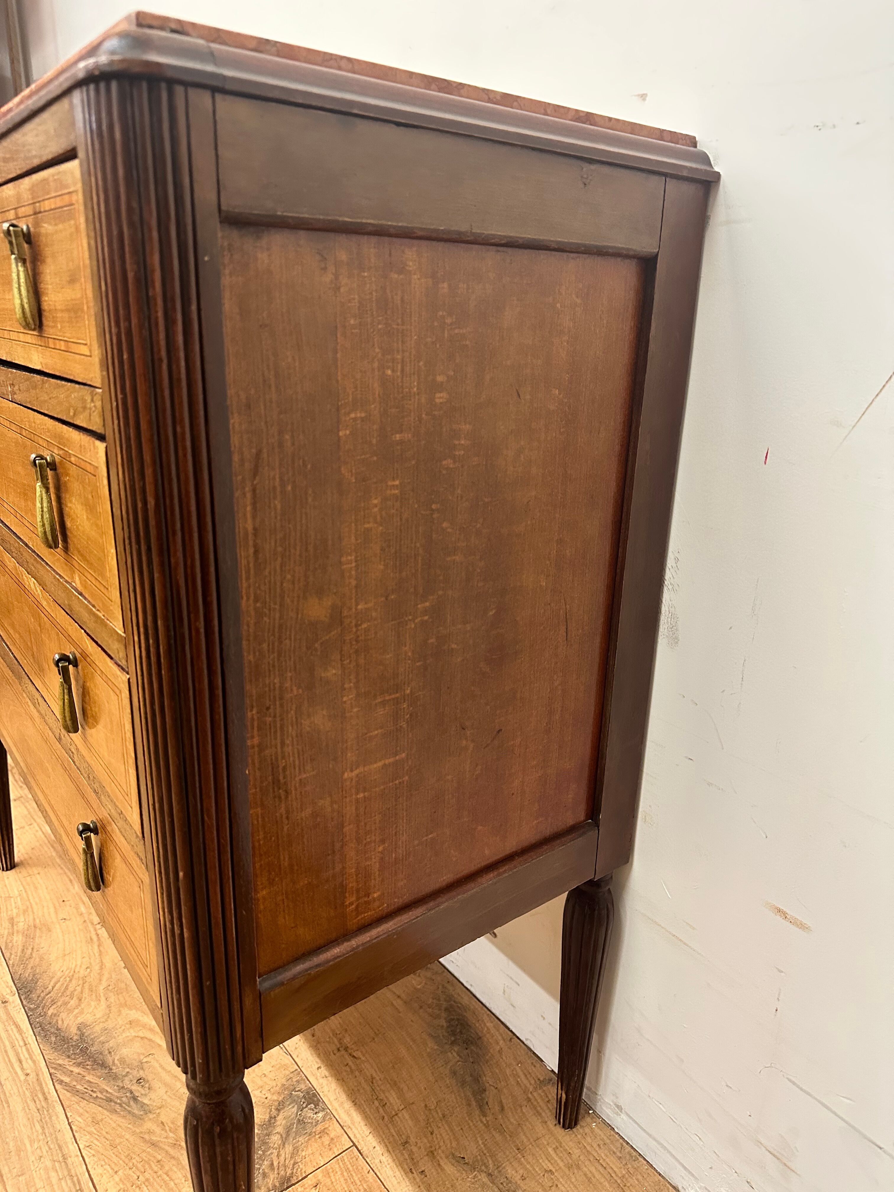Commode de style louis XVI