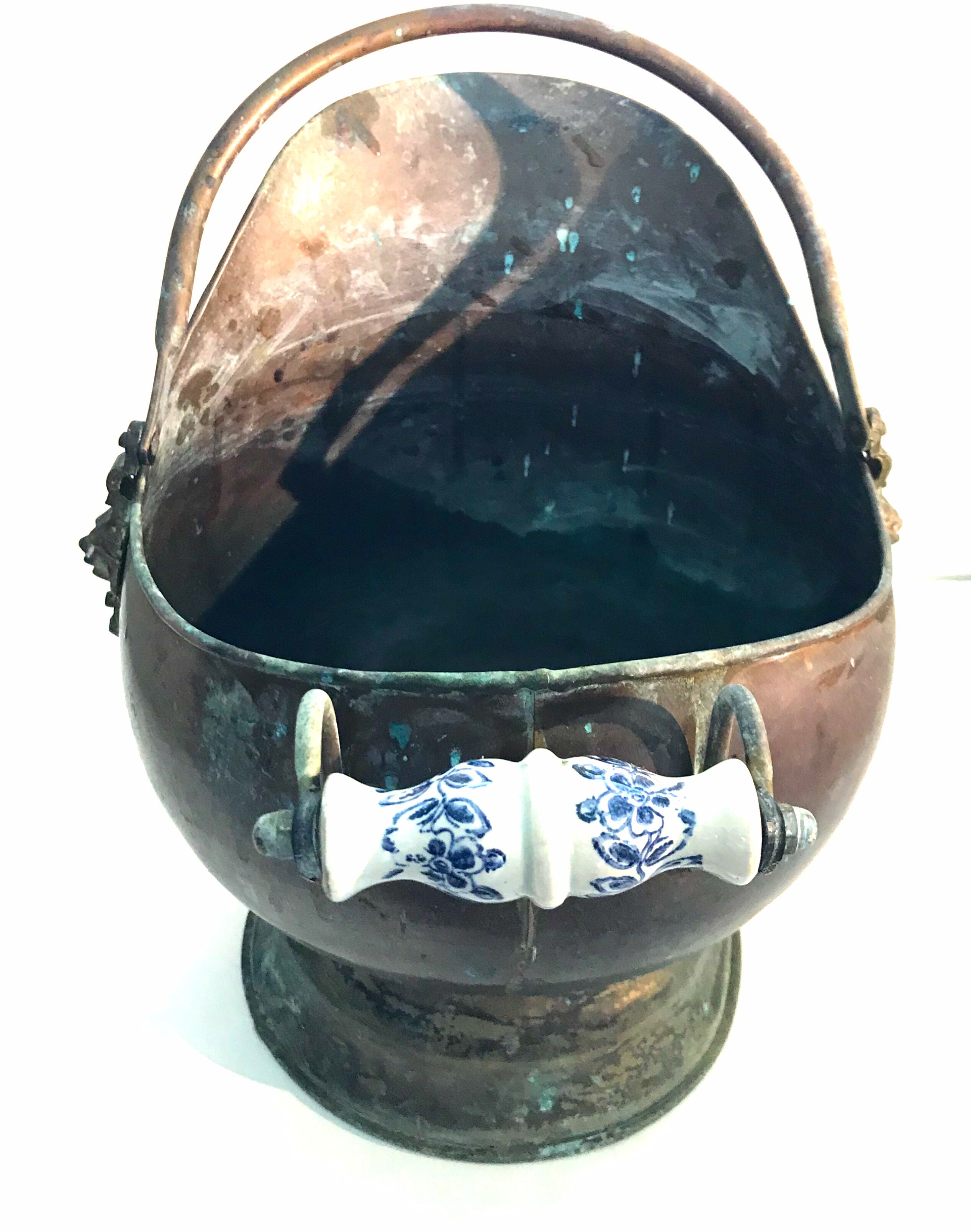 Cache pot ancient copper and porcelain