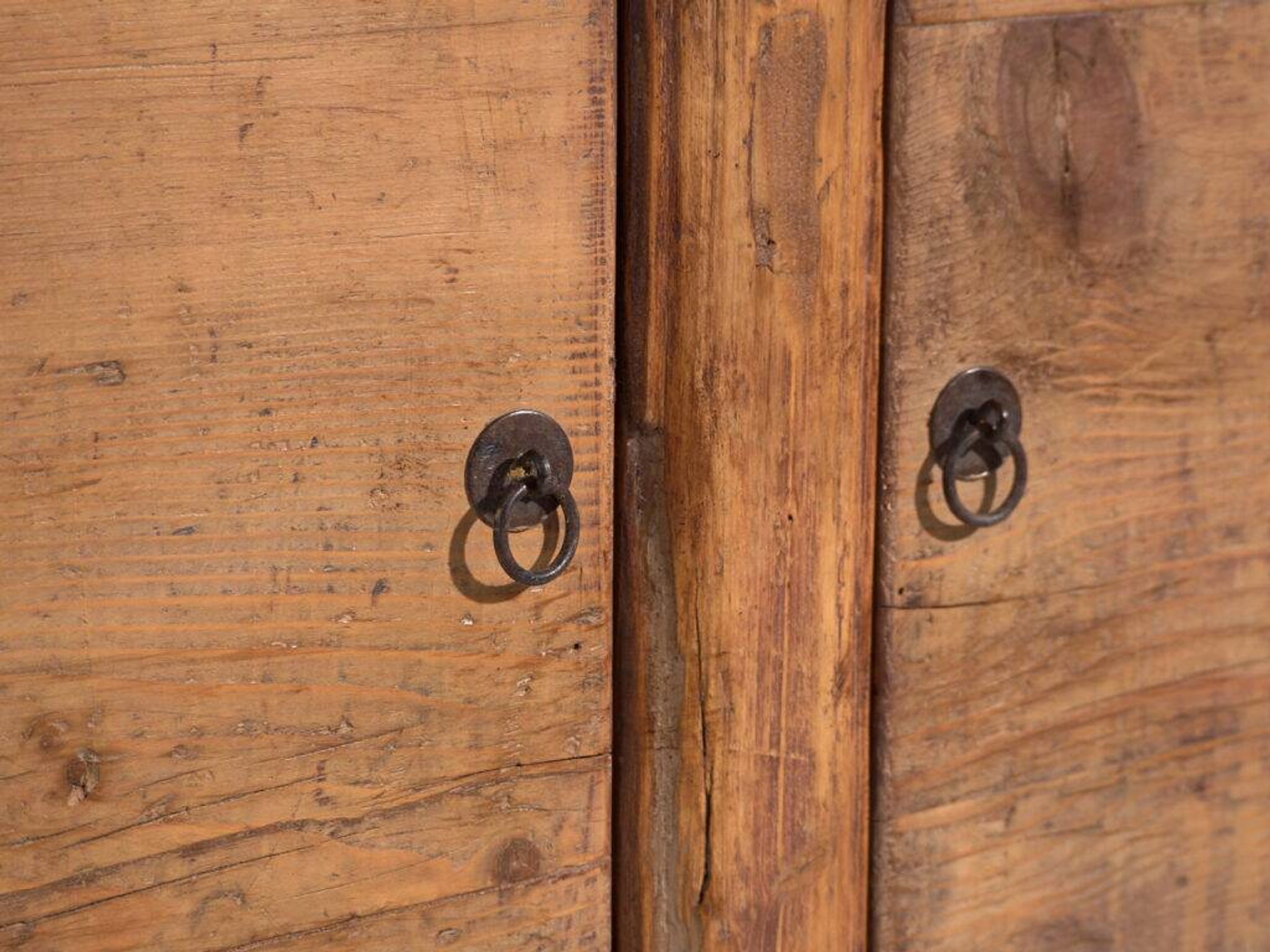 Buffet ancien en bois de pin – Chine, vers 1930