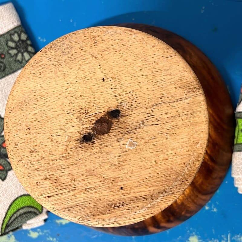 Standing wooden bowl