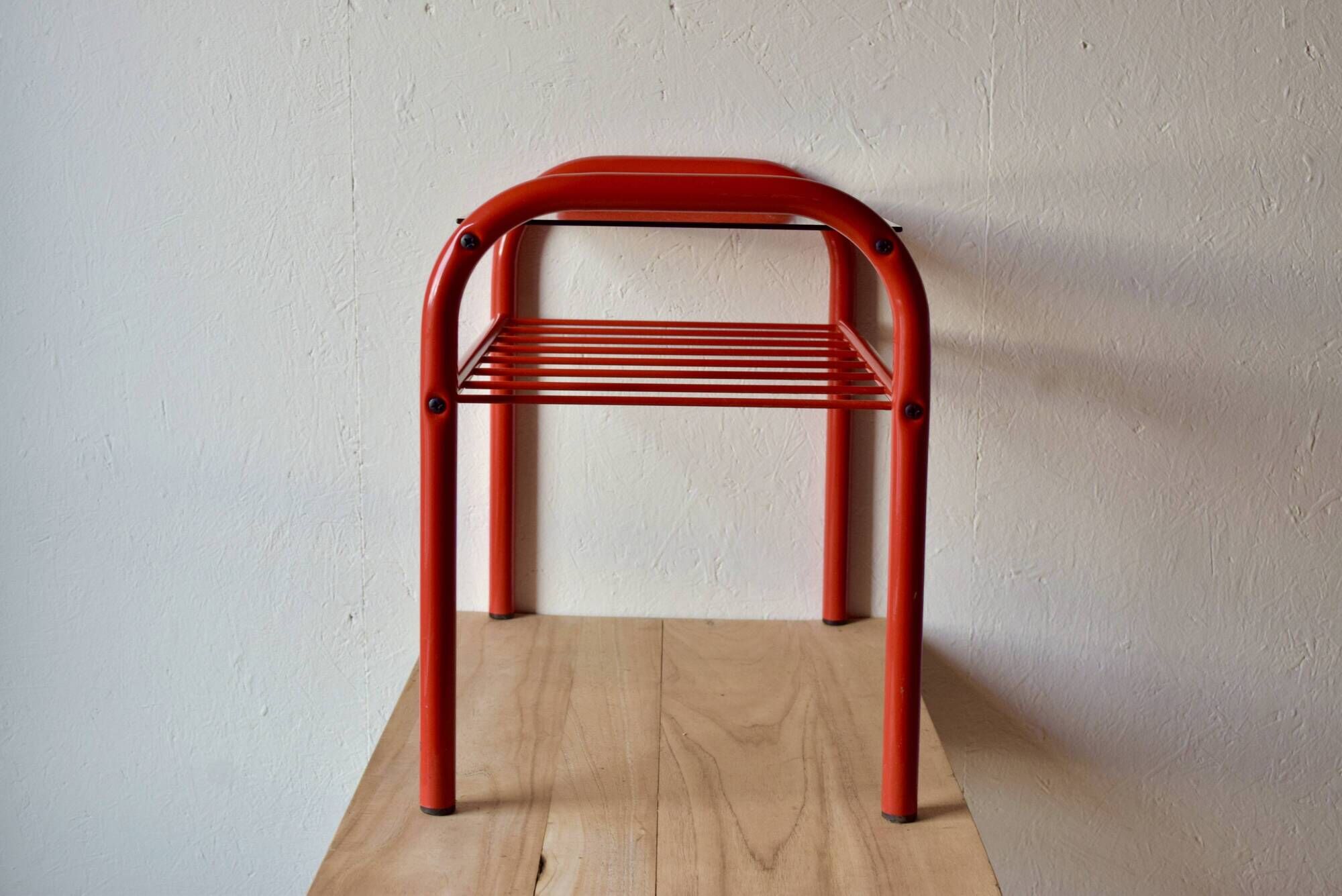 Vintage side table in red tubular steel - smoked glass window - 1980s