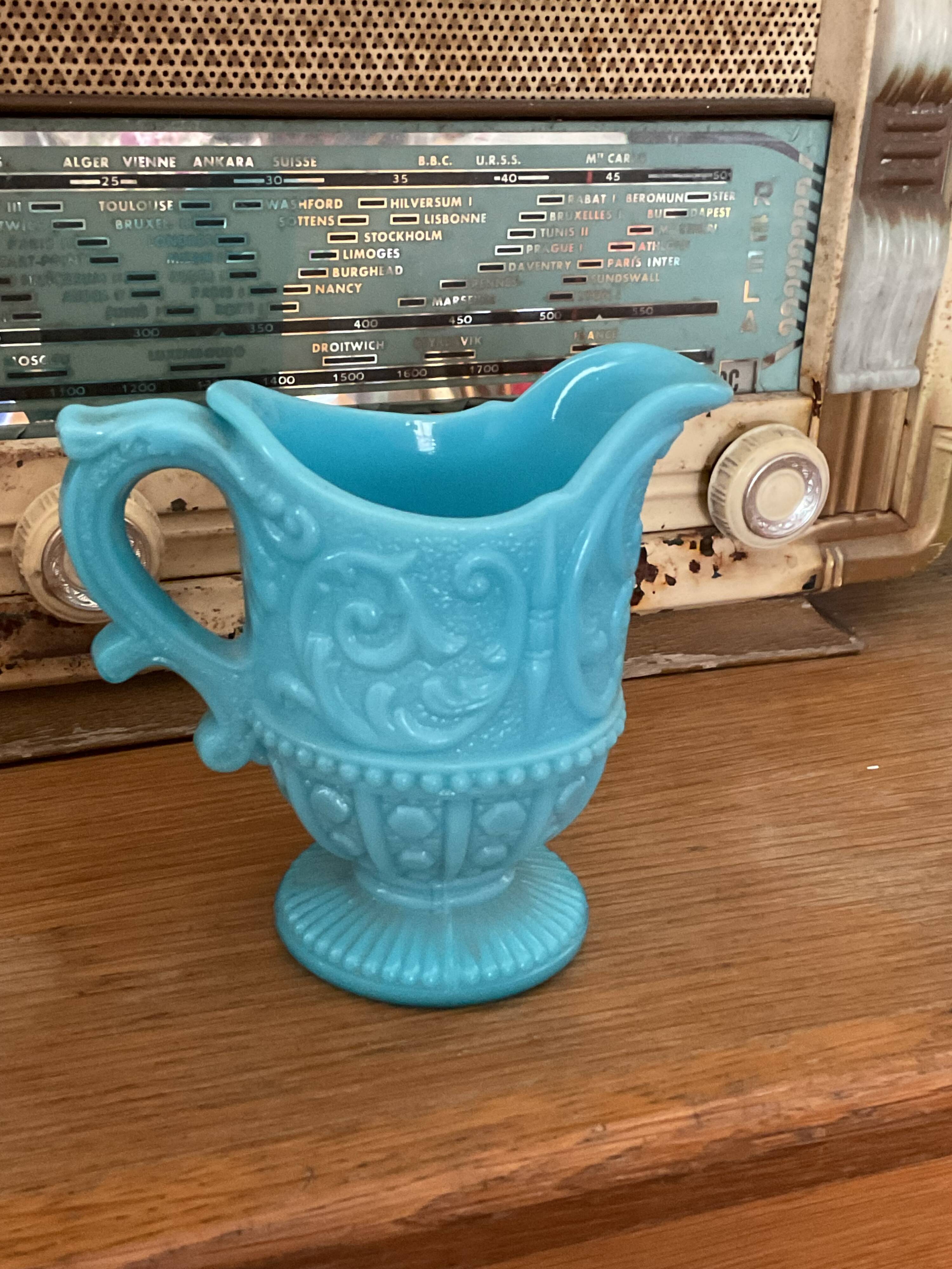 Pichet en opaline