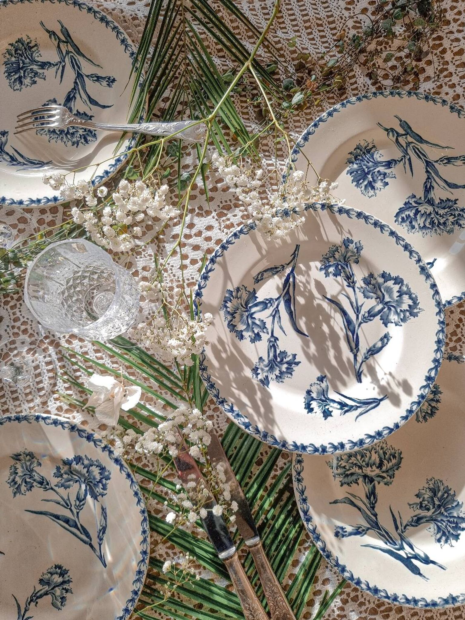 5 iron earthenware flat plates, KG Lunéville, Oeillet, 1900