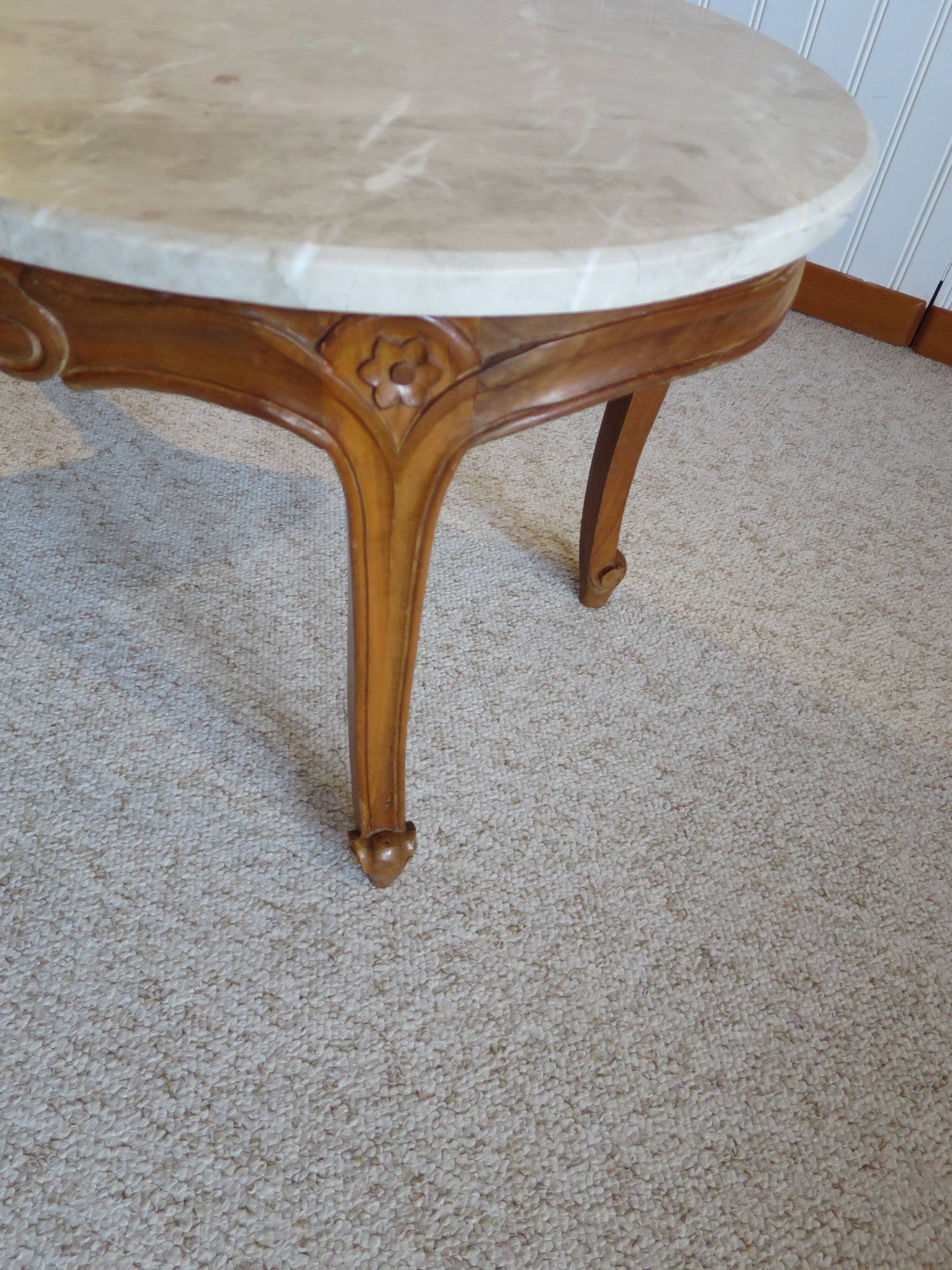 Oval coffee table - carved wood - white veined marble - Regency / Louis XV style