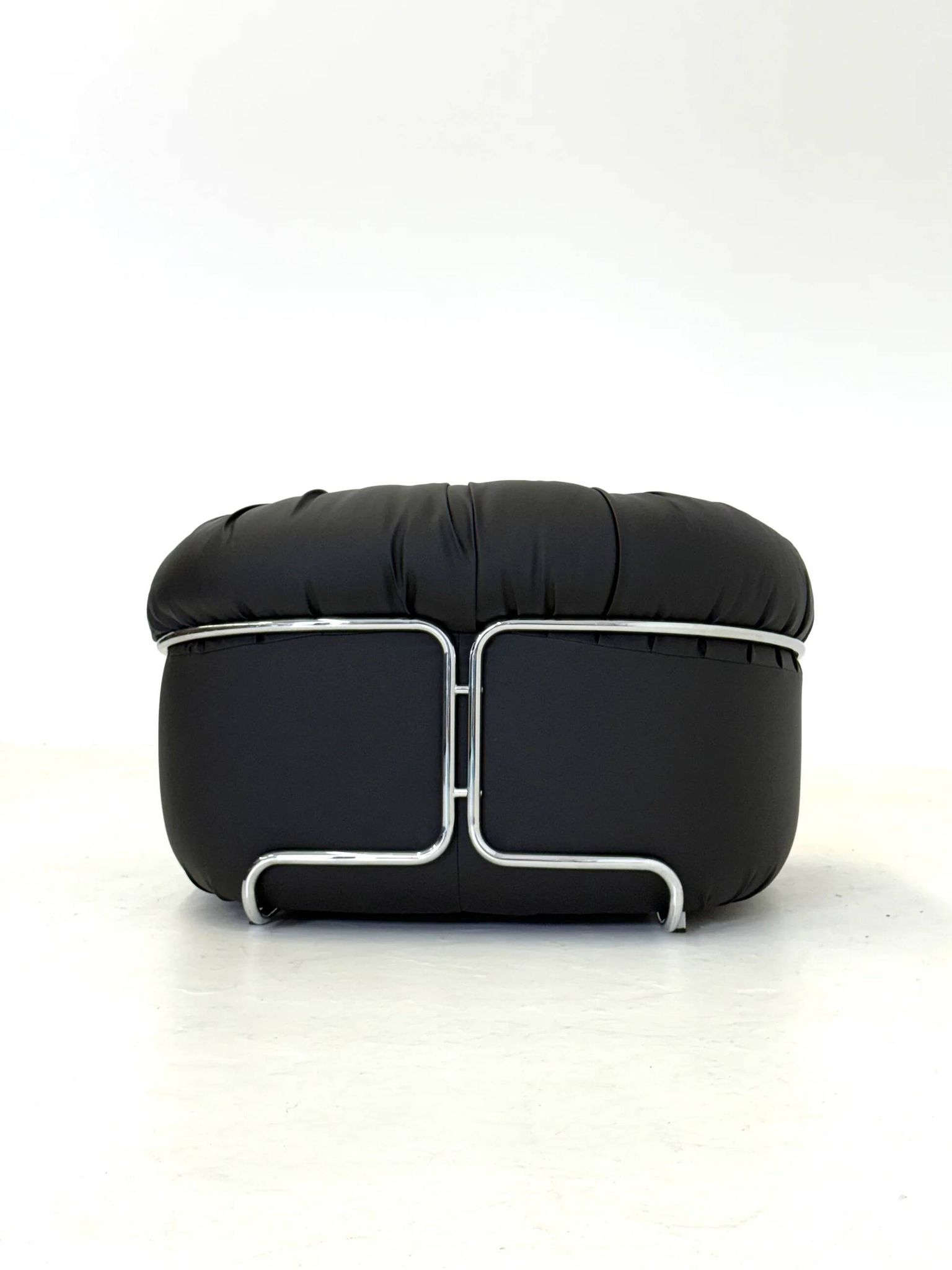 Italian Space Age armchairs in black