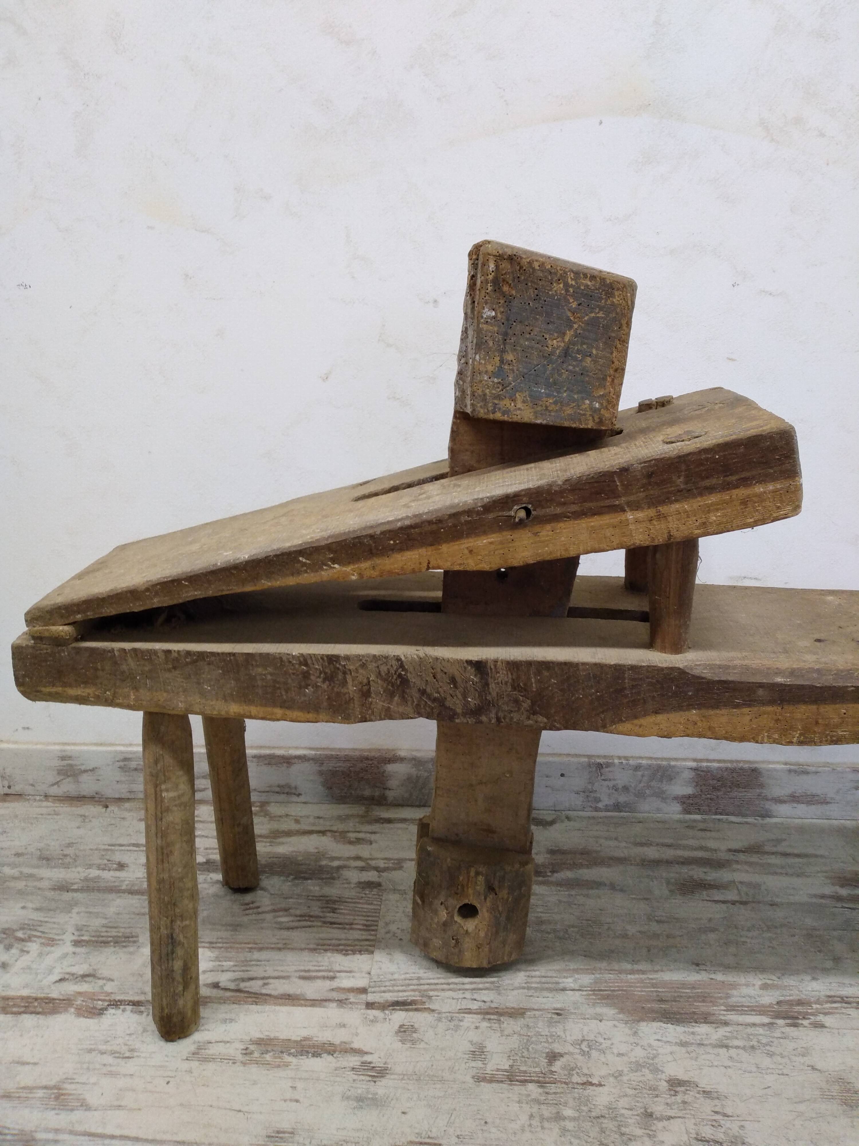Old tané bench