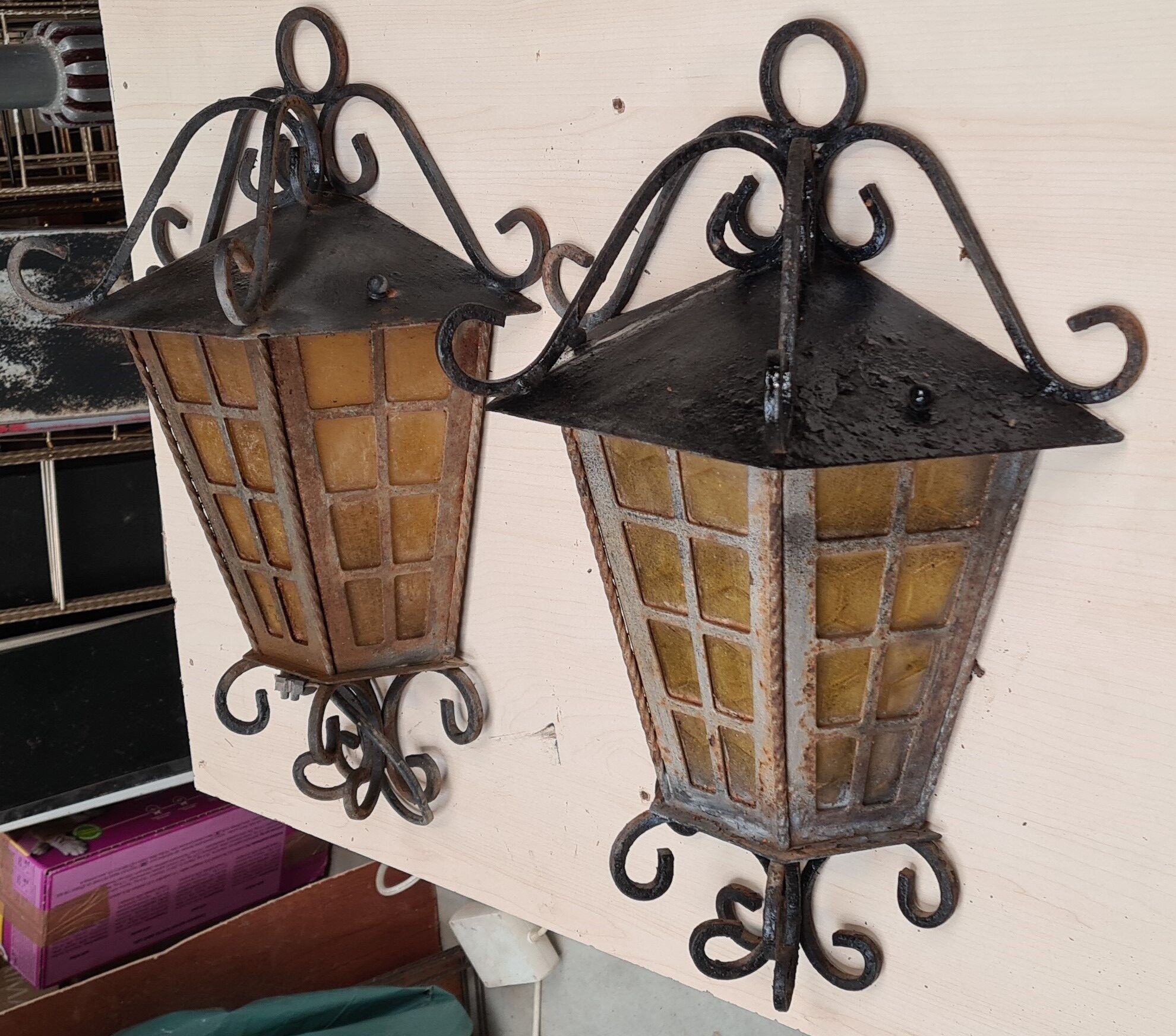 2 wall lanterns style 1920 in their juice 40x25