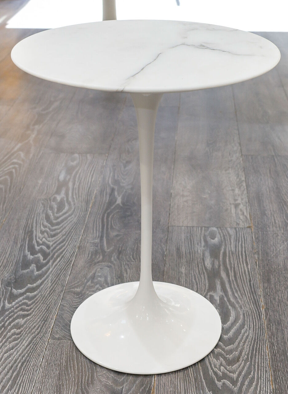 Round pedestal table in aluminium marble and white Rilsan Eero Saarinen (1910-1961), Edition Knoll