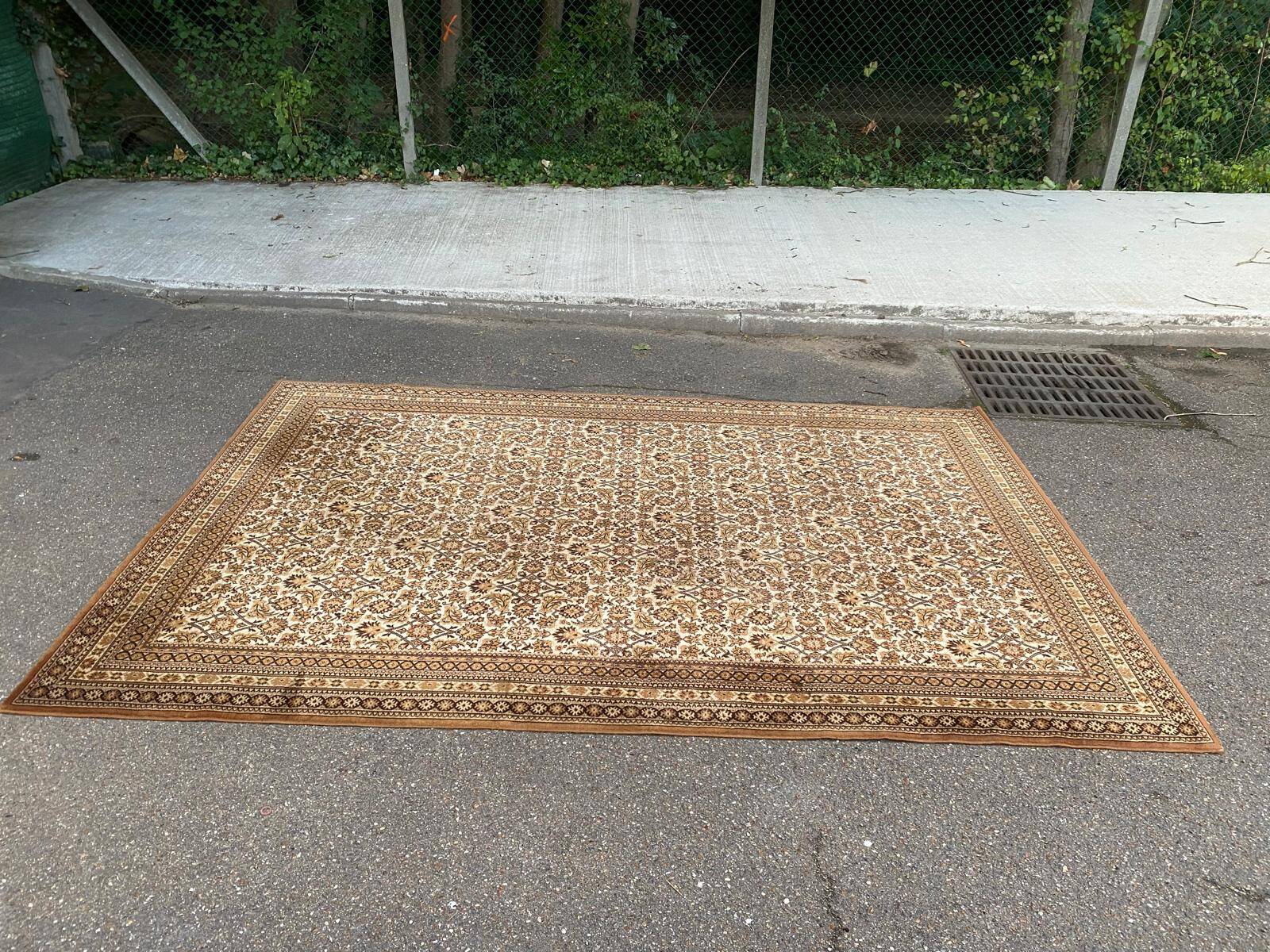 Golden Persian wool rug 200x300cm