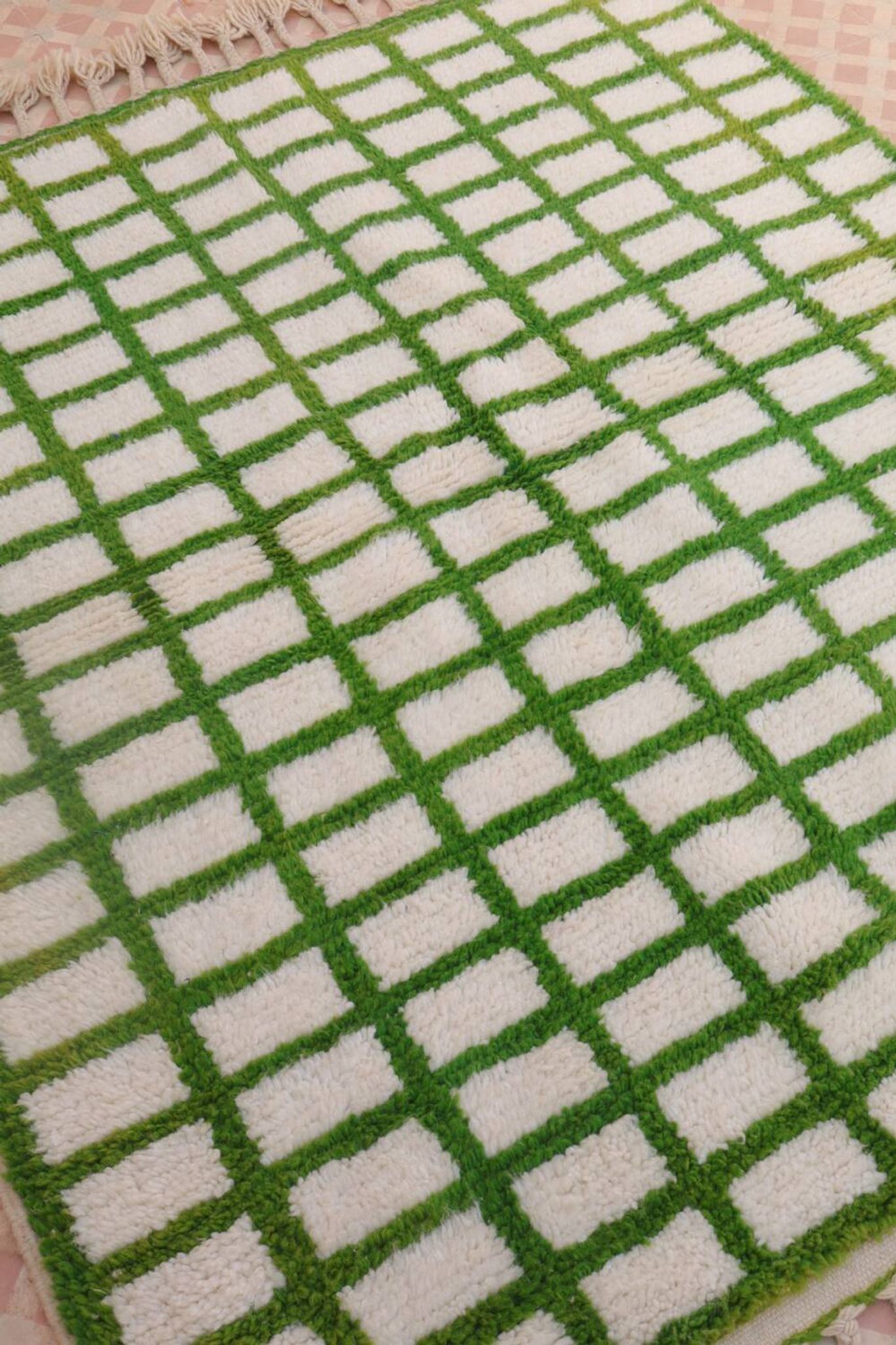 Tapis berbère marocain à carreaux verts et blancs