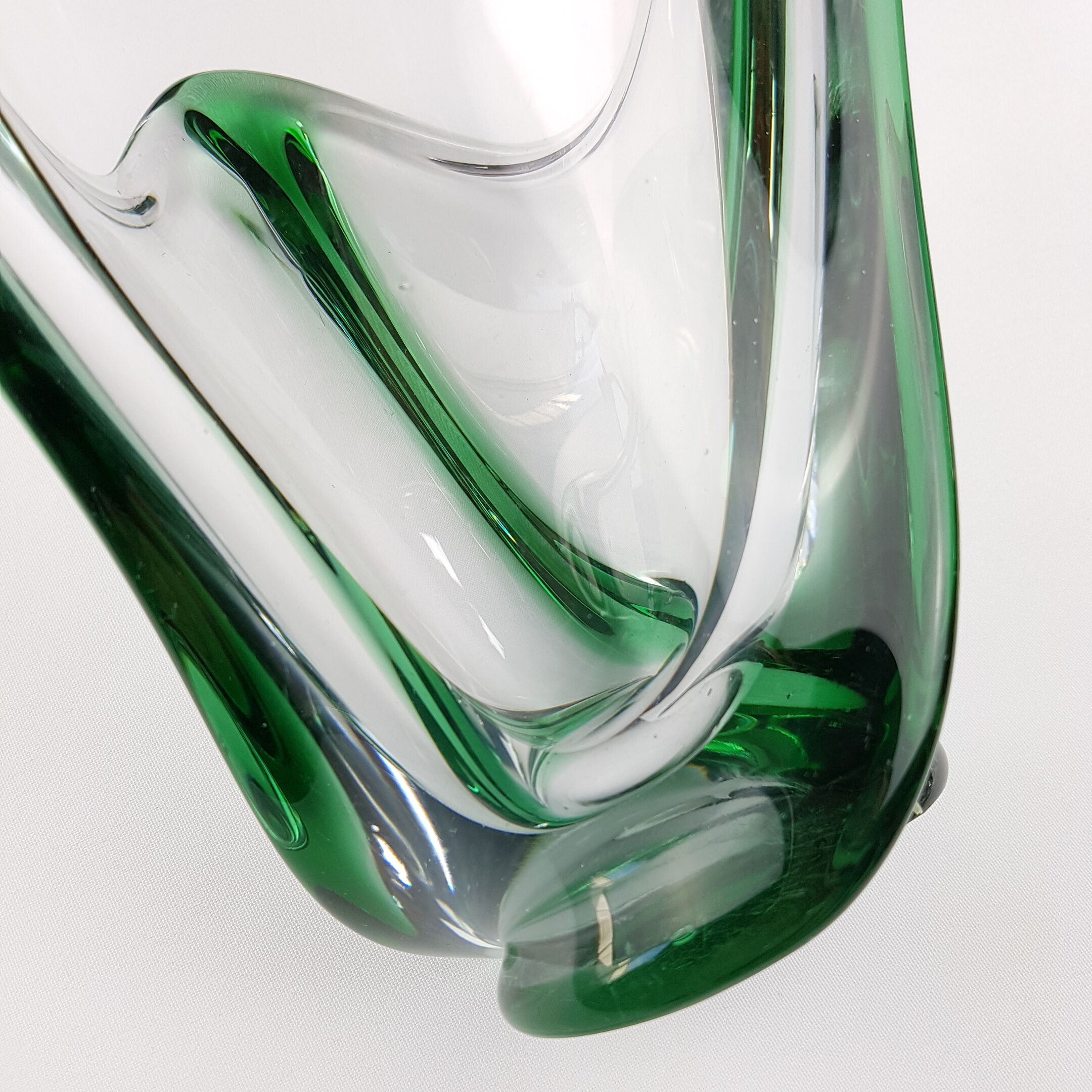 Vase en verre épais vert Murano vintage