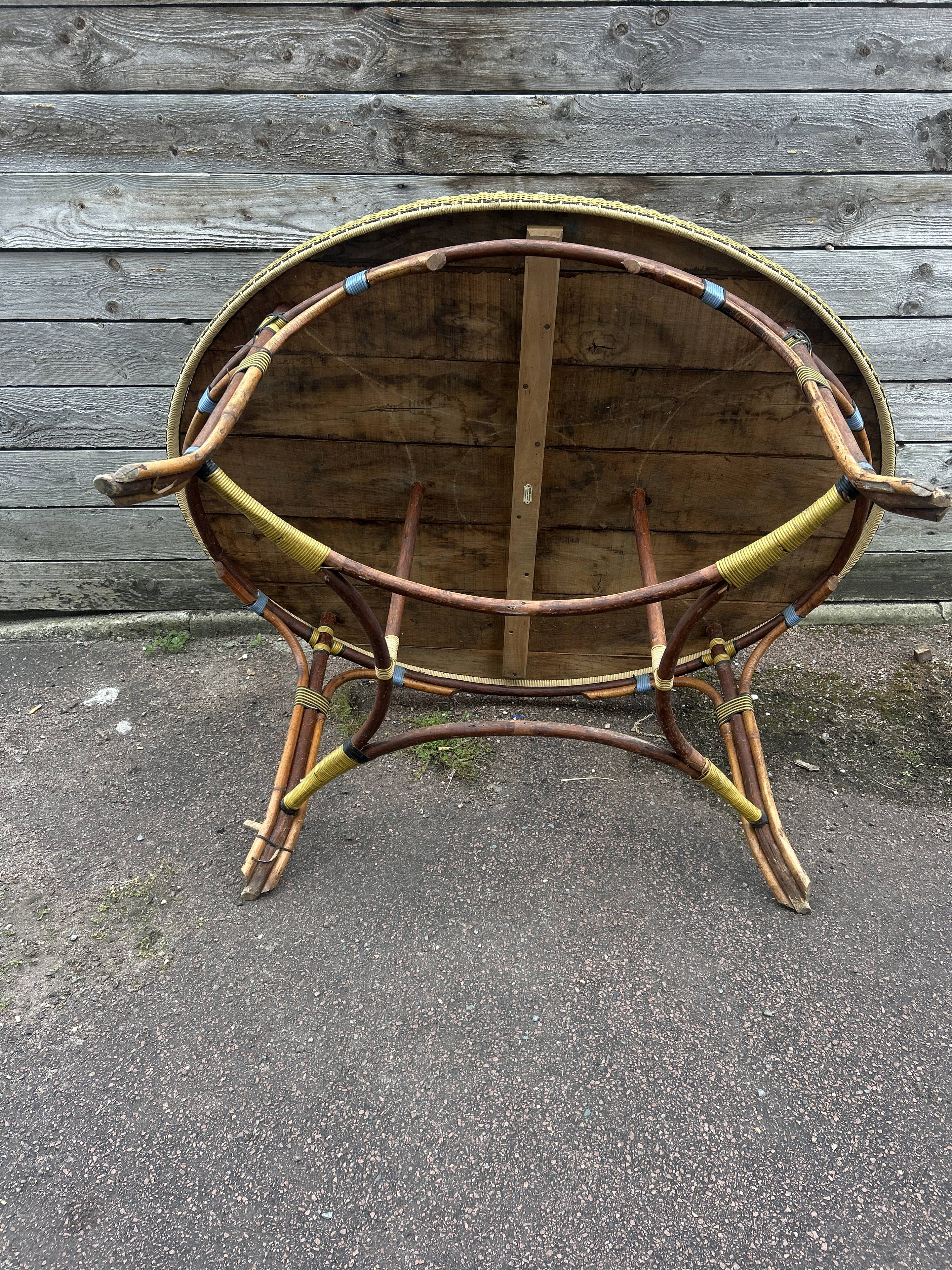 Table ovale en bois et rotin , début XX Siècle