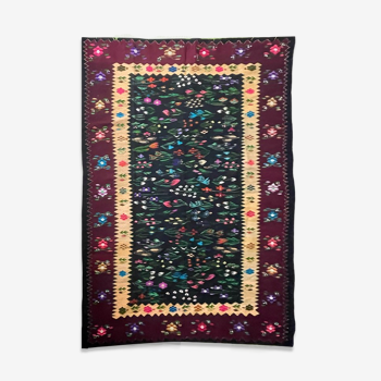 Oltenian floral beautiful rug, large size for a livingroom, handmade in wool in Romania