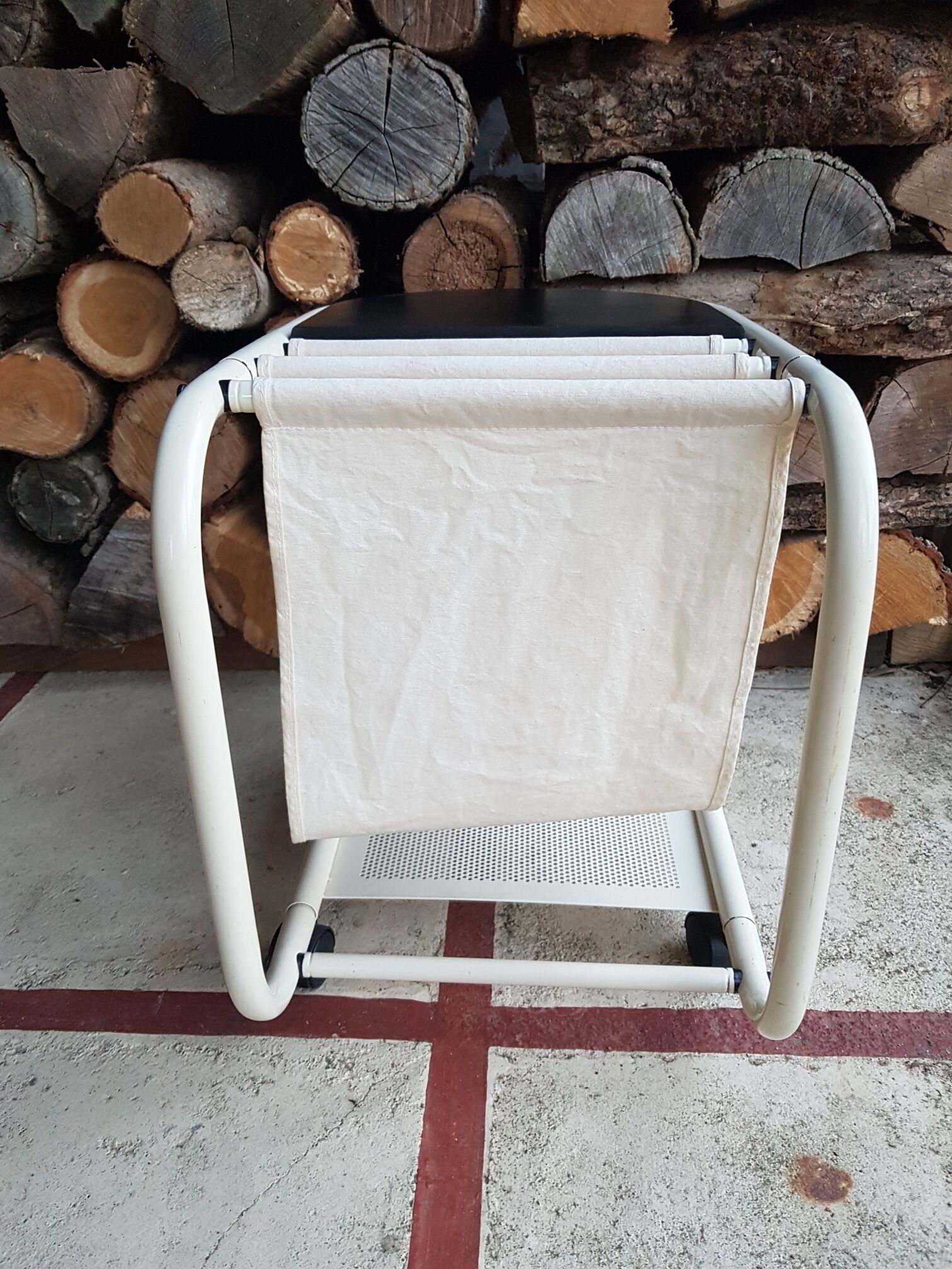 Porte revues table à roulettes bout de canapé 1970