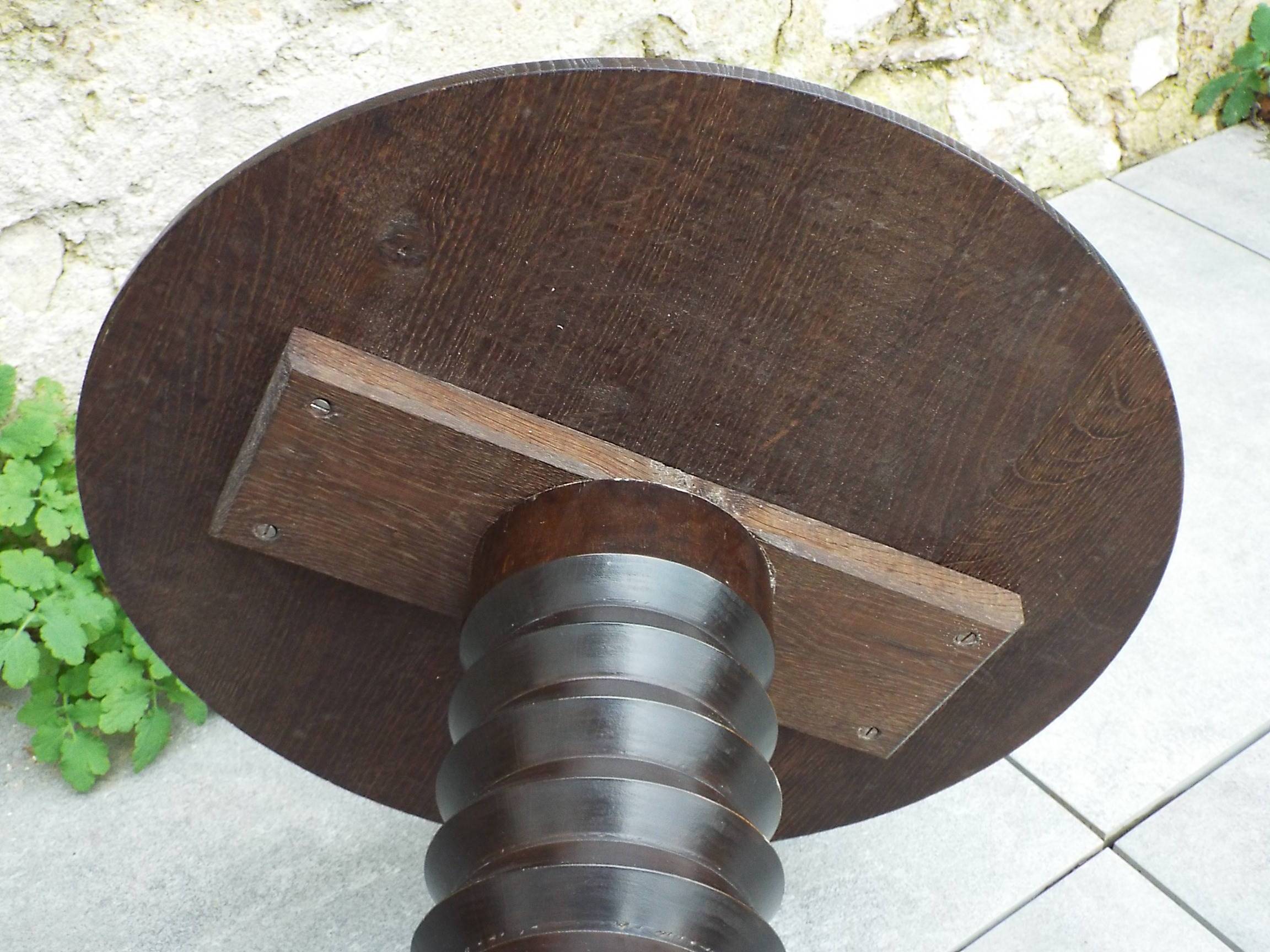 Round side table in turned wood