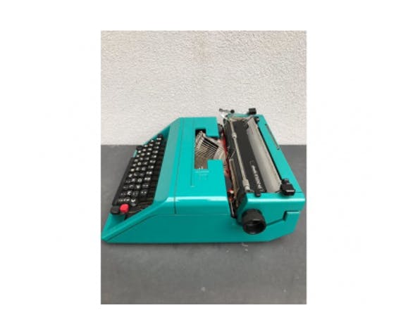 Olivetti typewriter model "Studio 45"