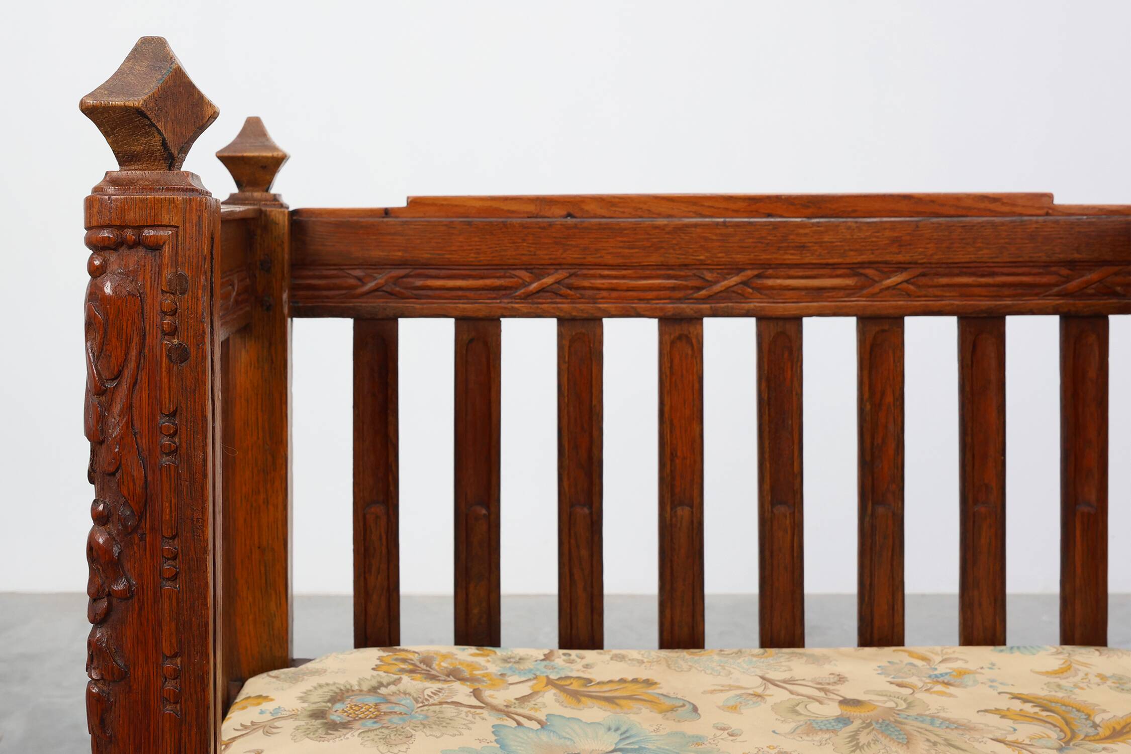 Large Arts & Crafts oak side chair, Belgium ca. 1915