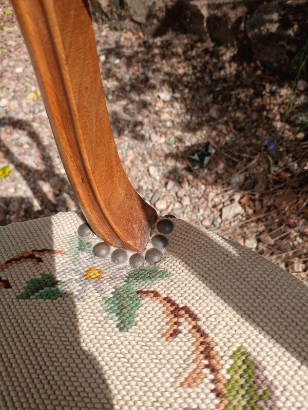 Chaise ancienne tapissée