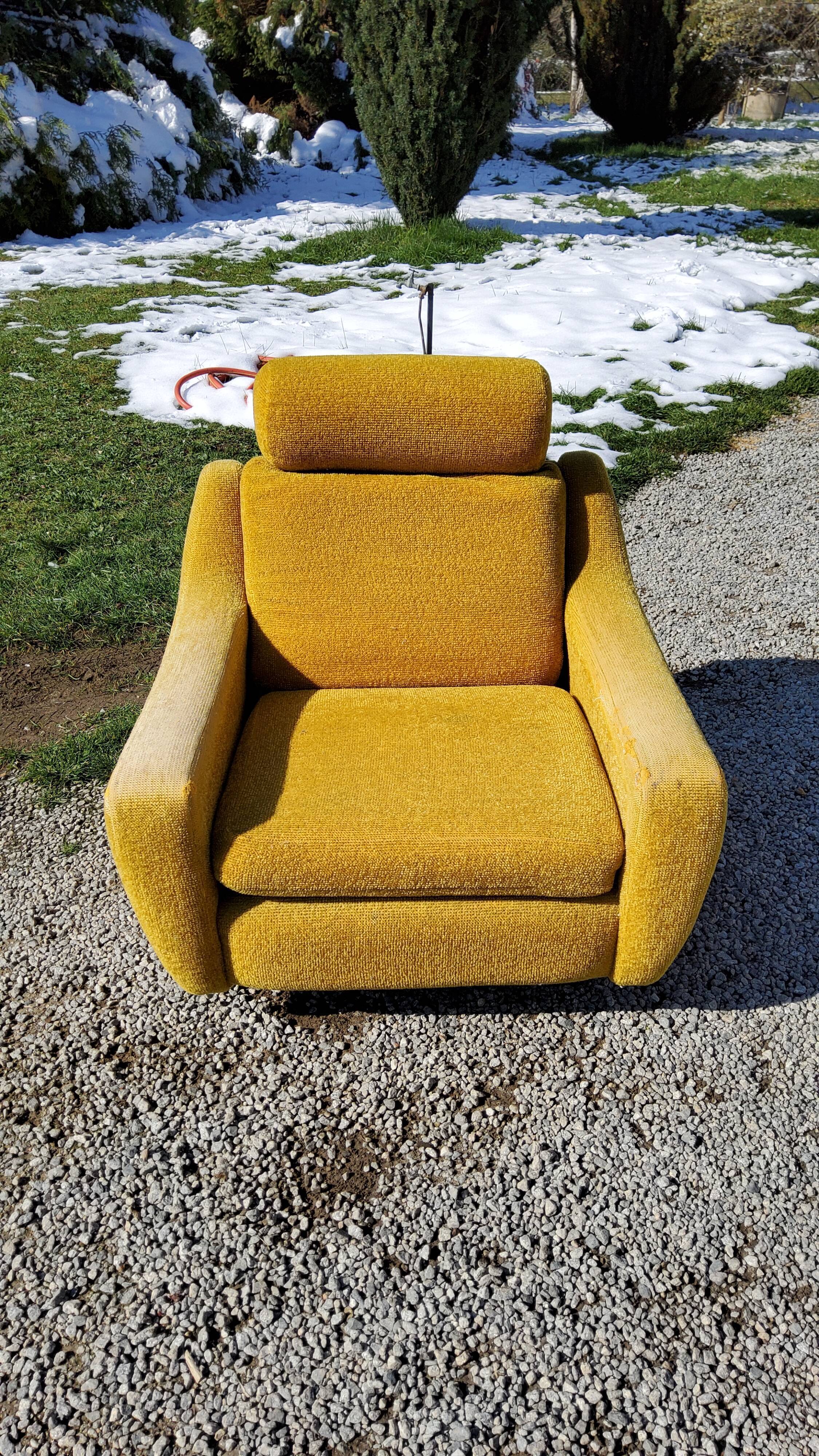 Armchair of the 70s velvet base sleigh in solid mahogany
