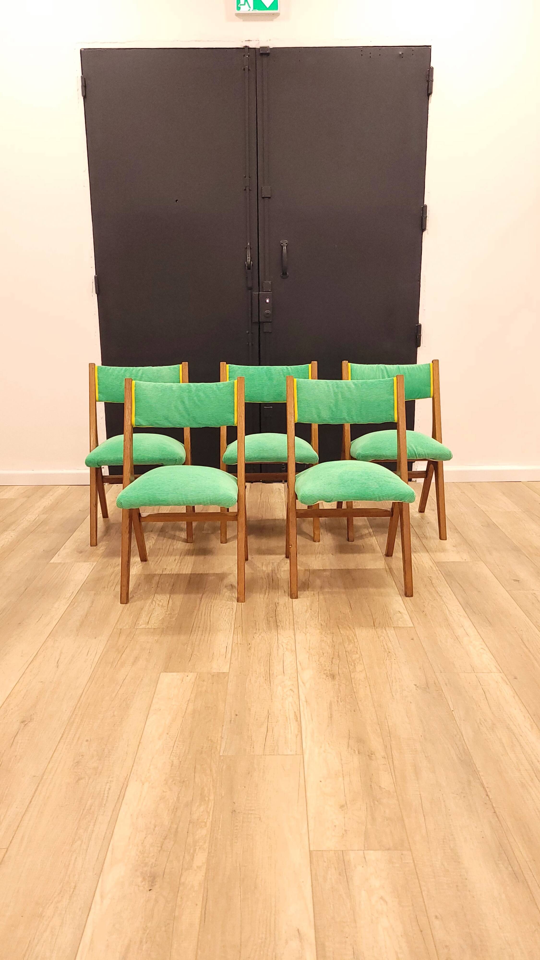 5 chaises pieds compas