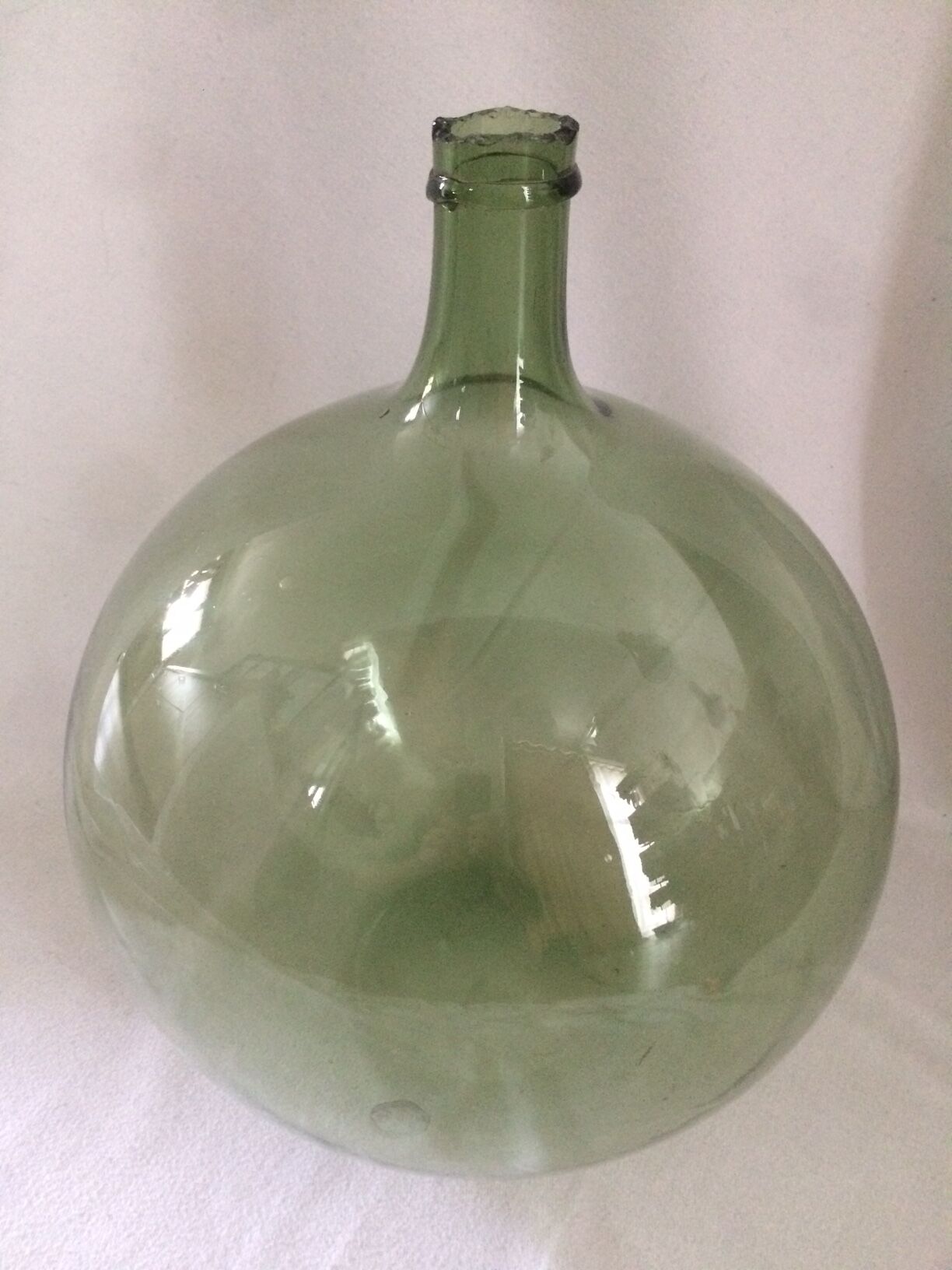 Dame-jeanne très ancienne verte d'environ 15L