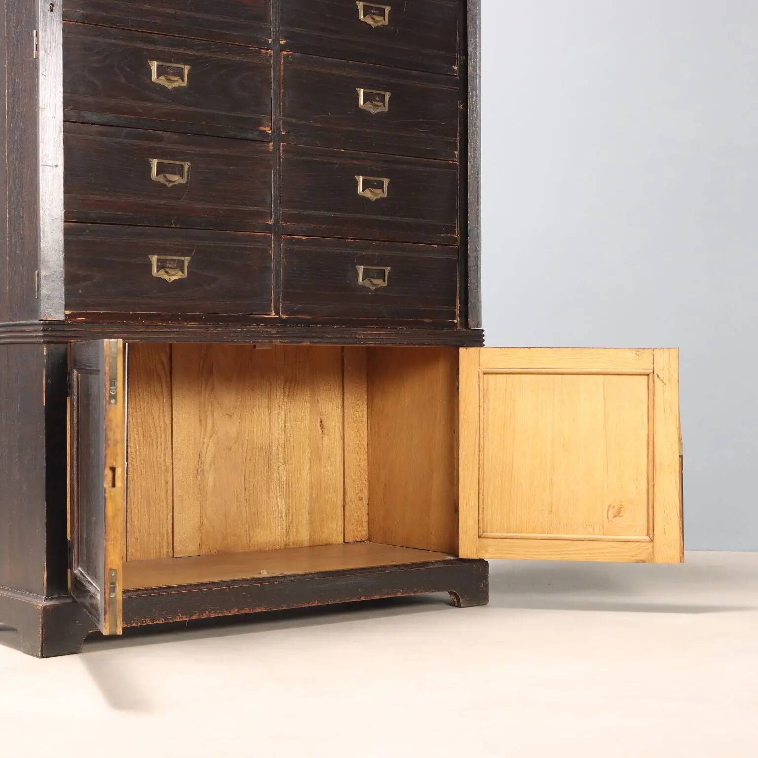 Commode ancienne en chêne à 12 tiroirs, Italie, XXe siècle
