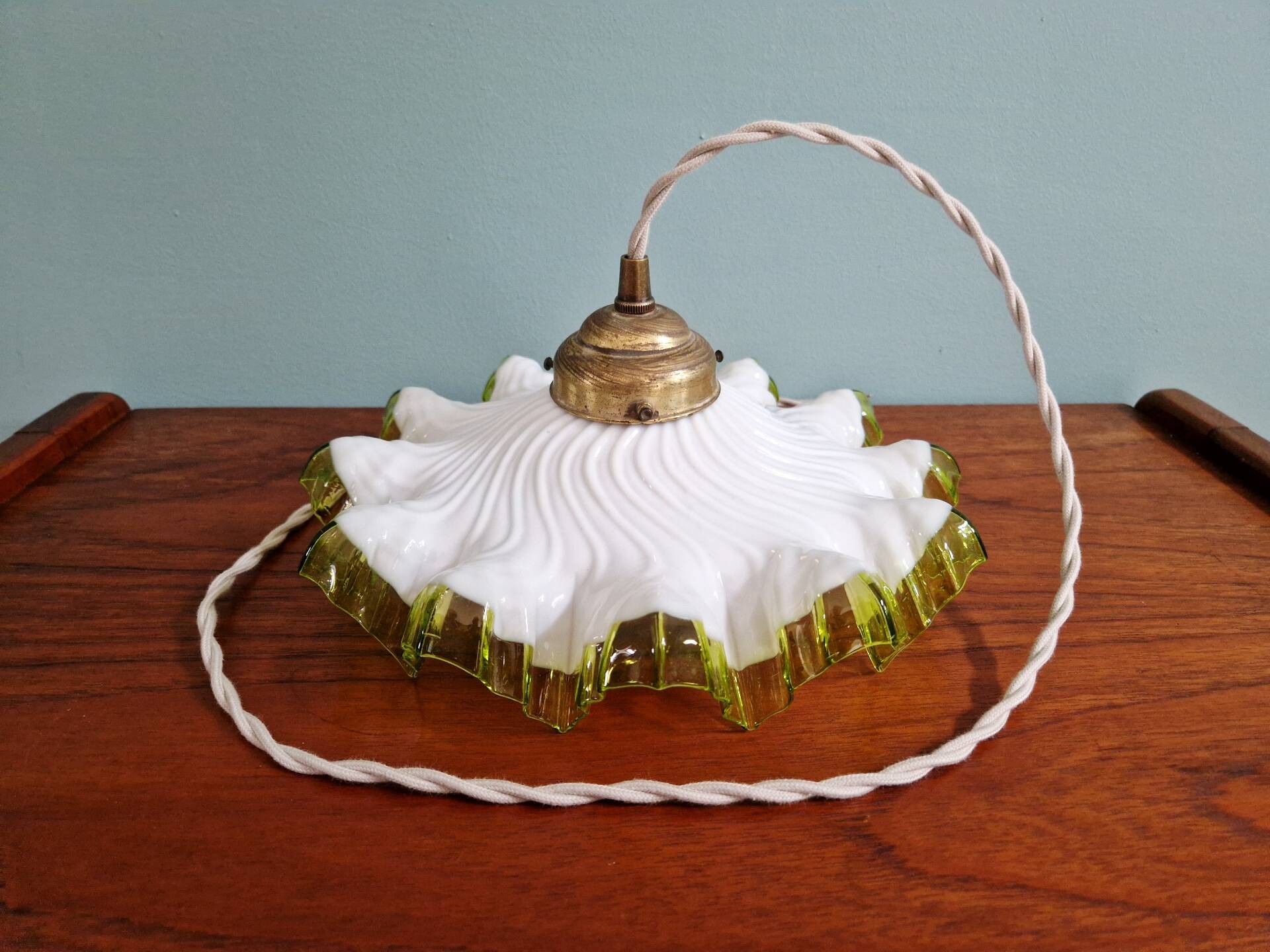 Art Deco suspension in white opaline with a scalloped design, 1920-30.