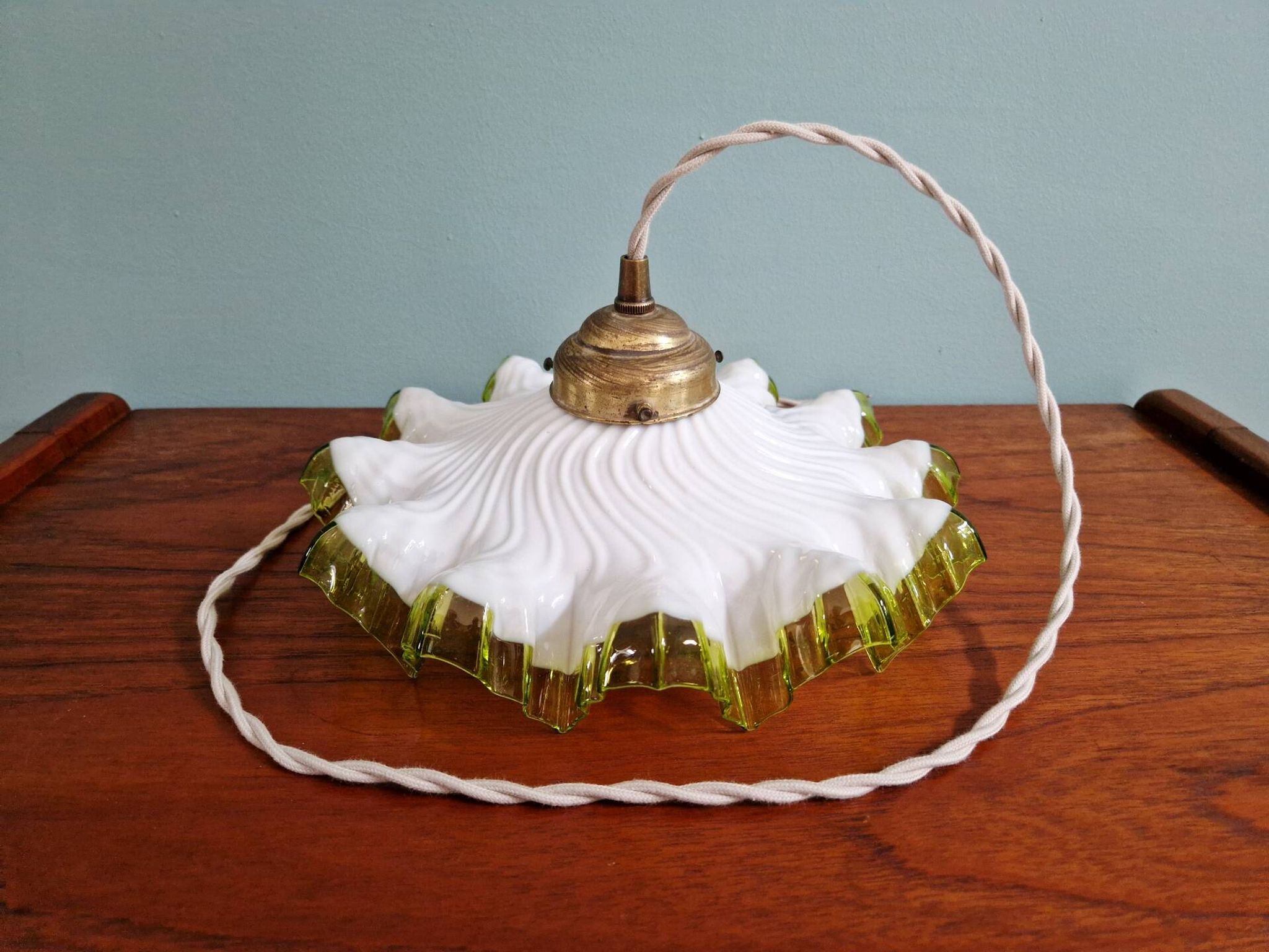 Art Deco suspension in white opaline with a scalloped design, 1920-30.