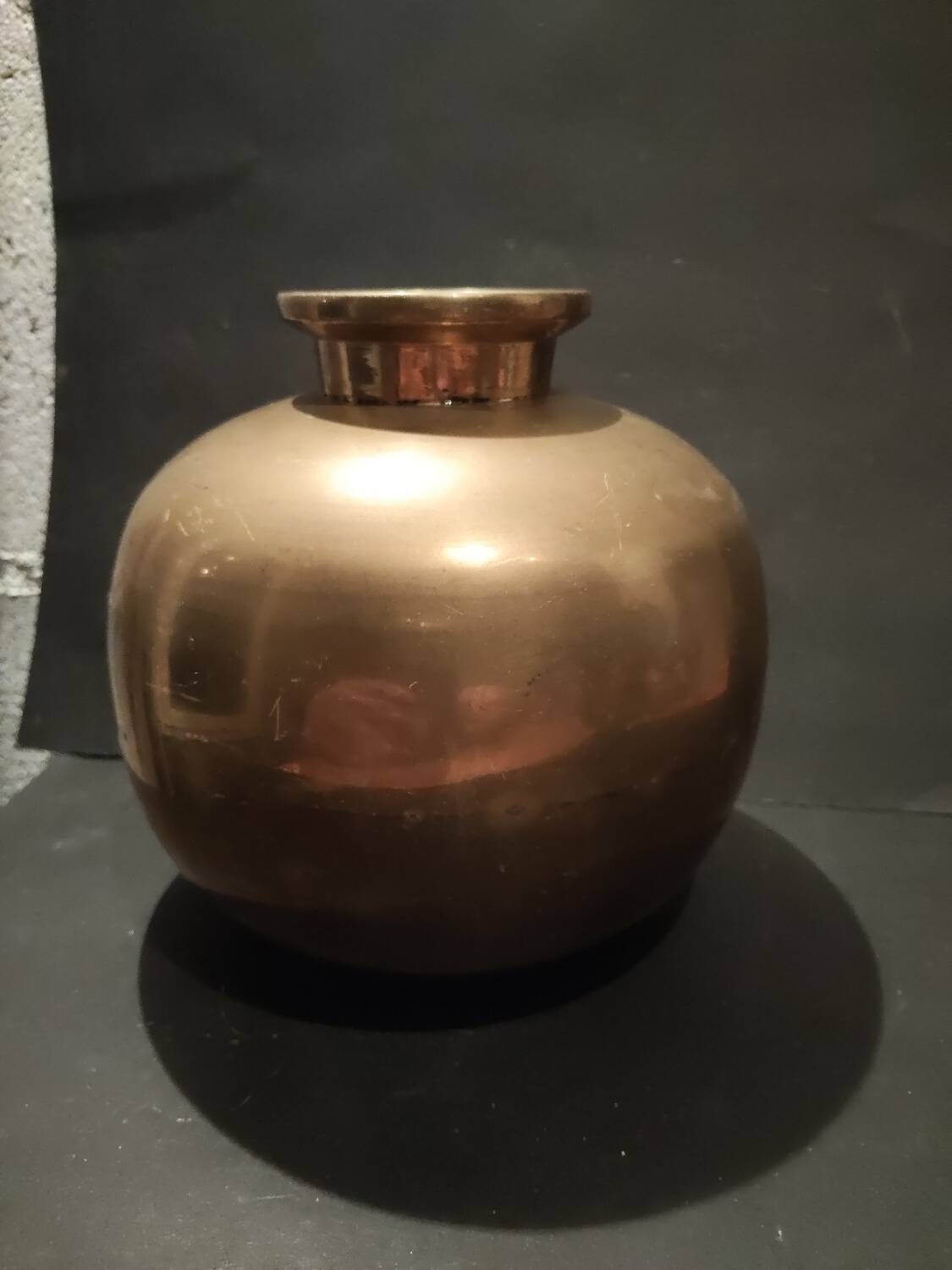 Golden brass spherical vase – Indian craftsmanship – 1980s