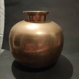 Golden brass spherical vase – Indian craftsmanship – 1980s