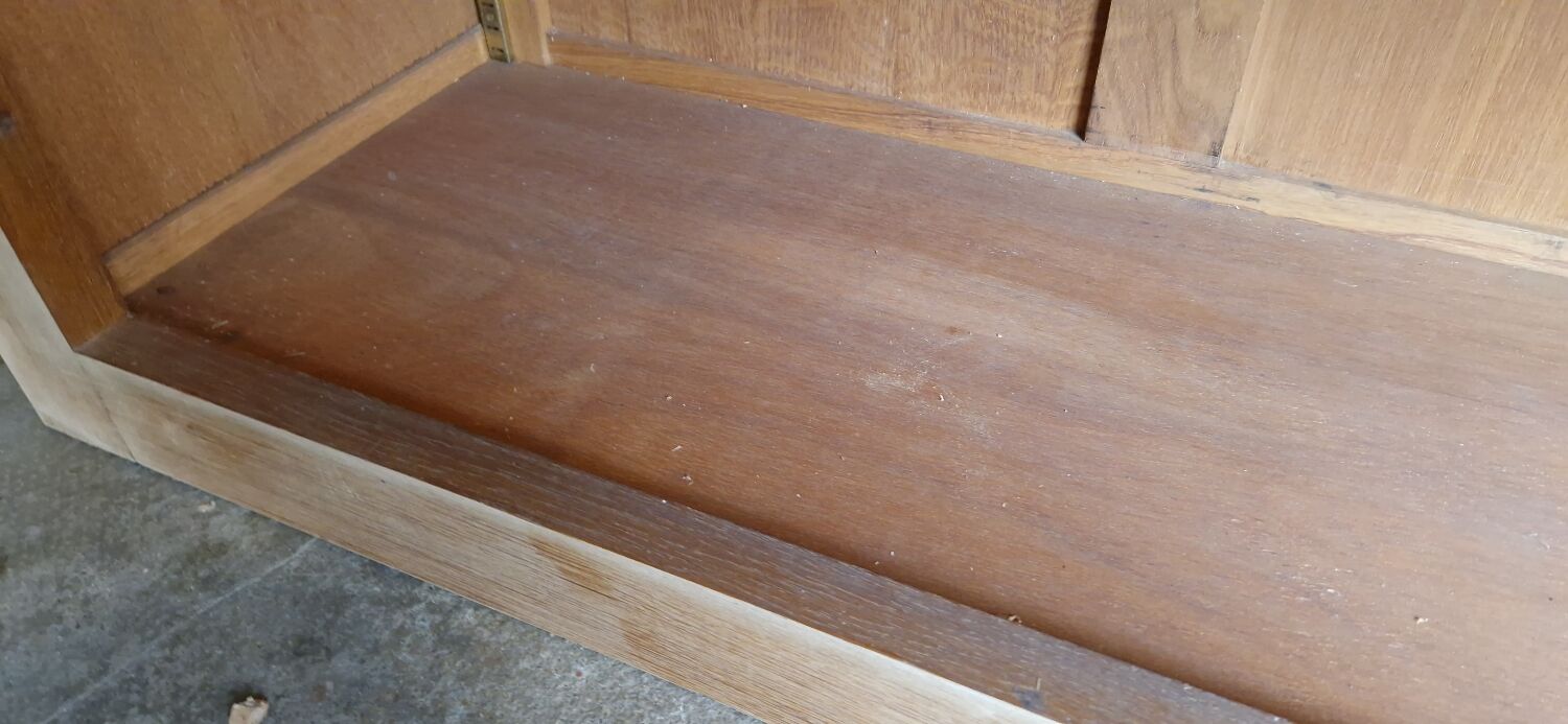 Open bookcase in chene