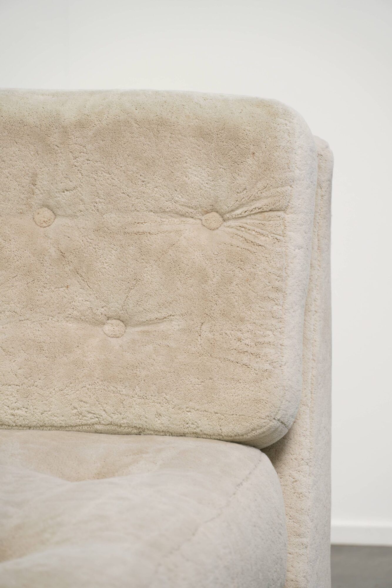 Vintage fabric armchair with great seating comfort and pleasant appearance