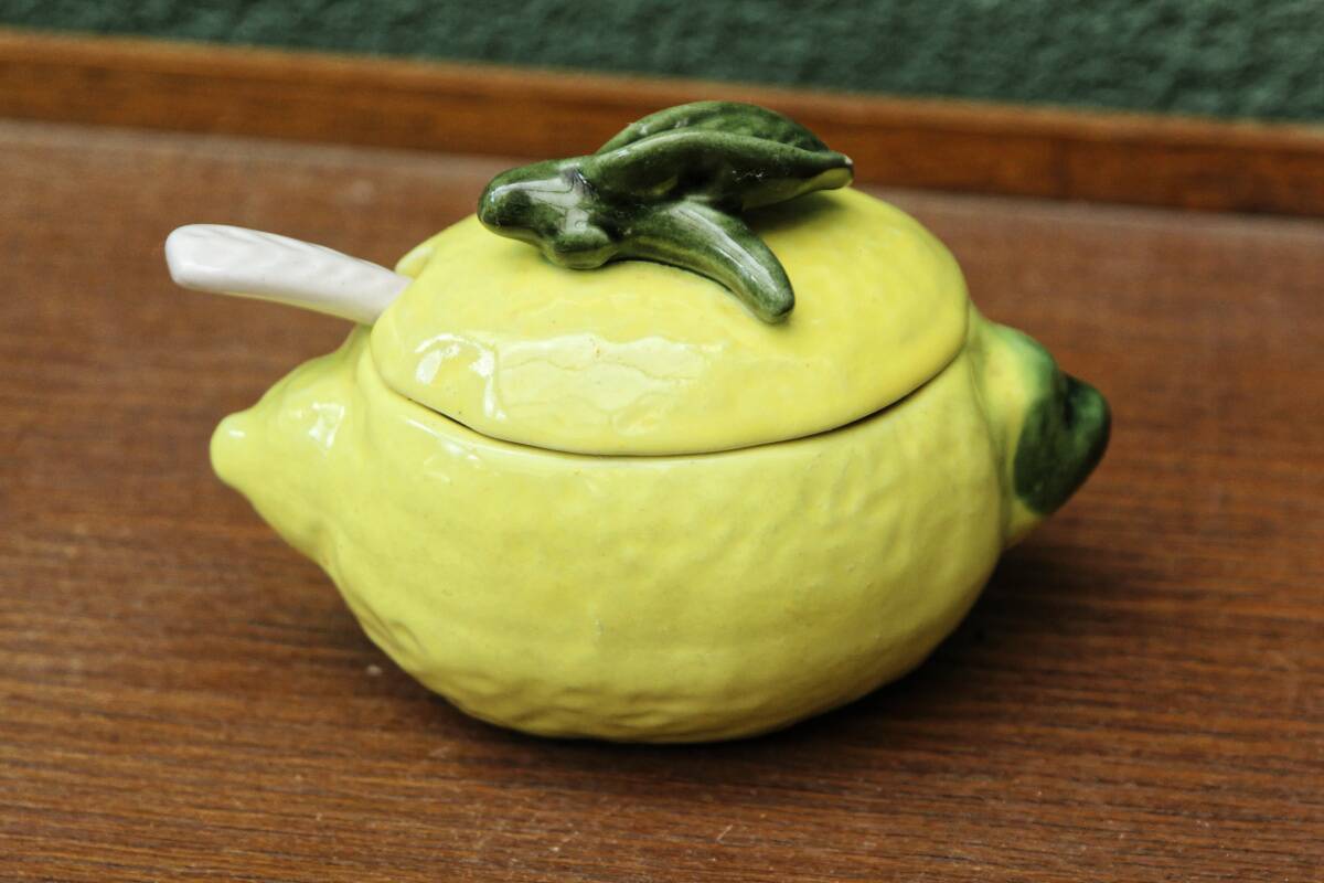 Slush mustard pot, lemon shape