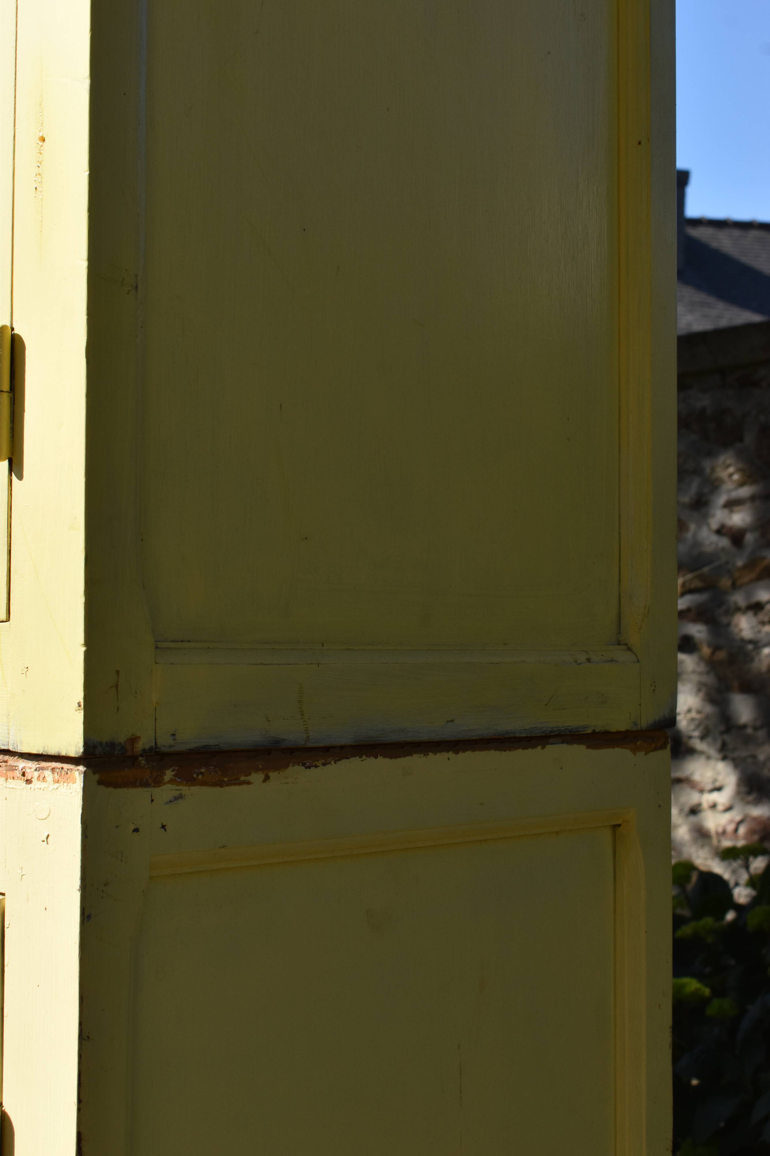 Armoire ancienne buffet jaune vintage parisien