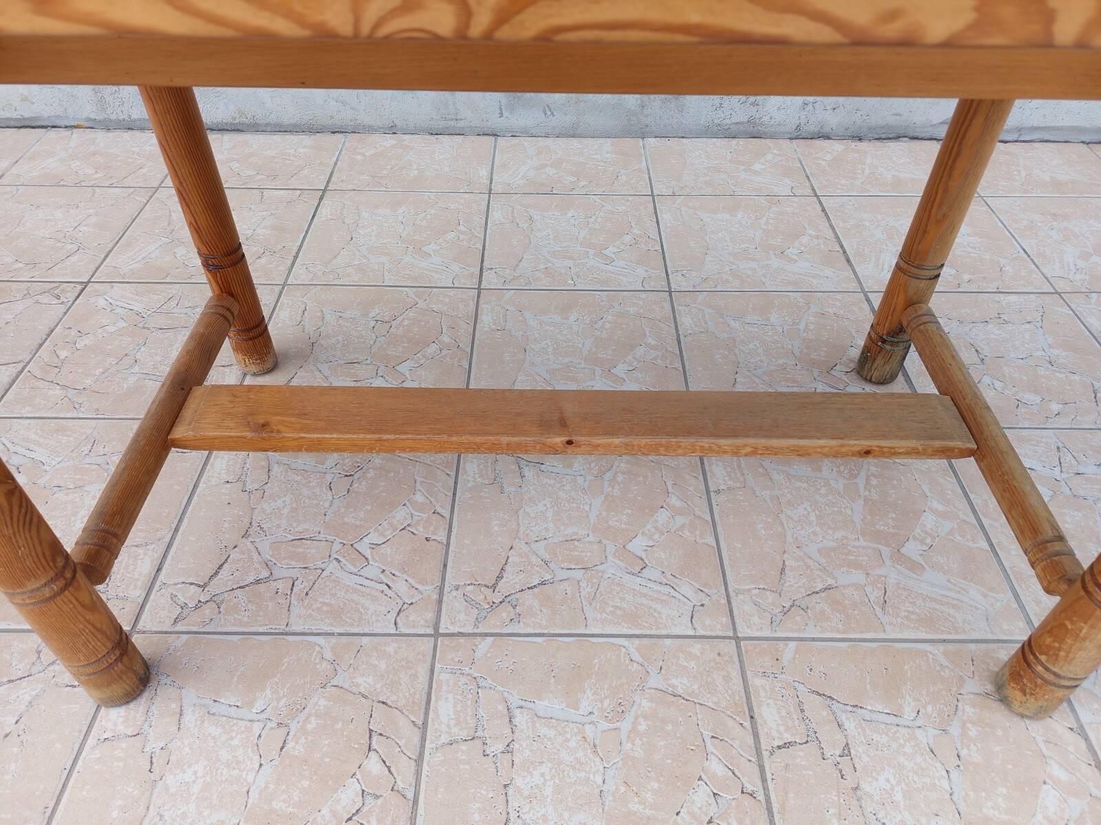 Vintage table in solid pine