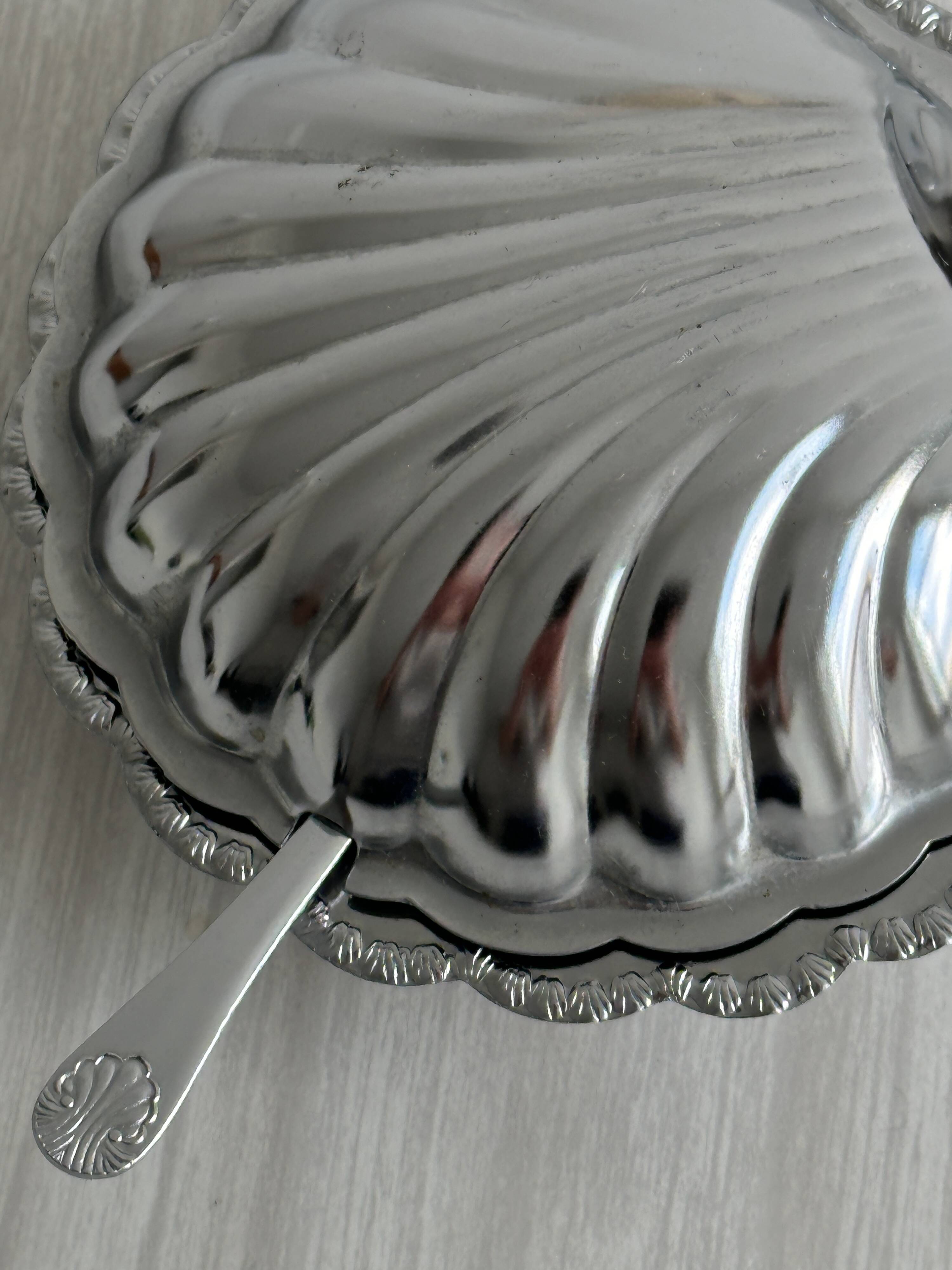 Silver-plated metal shell butter dish