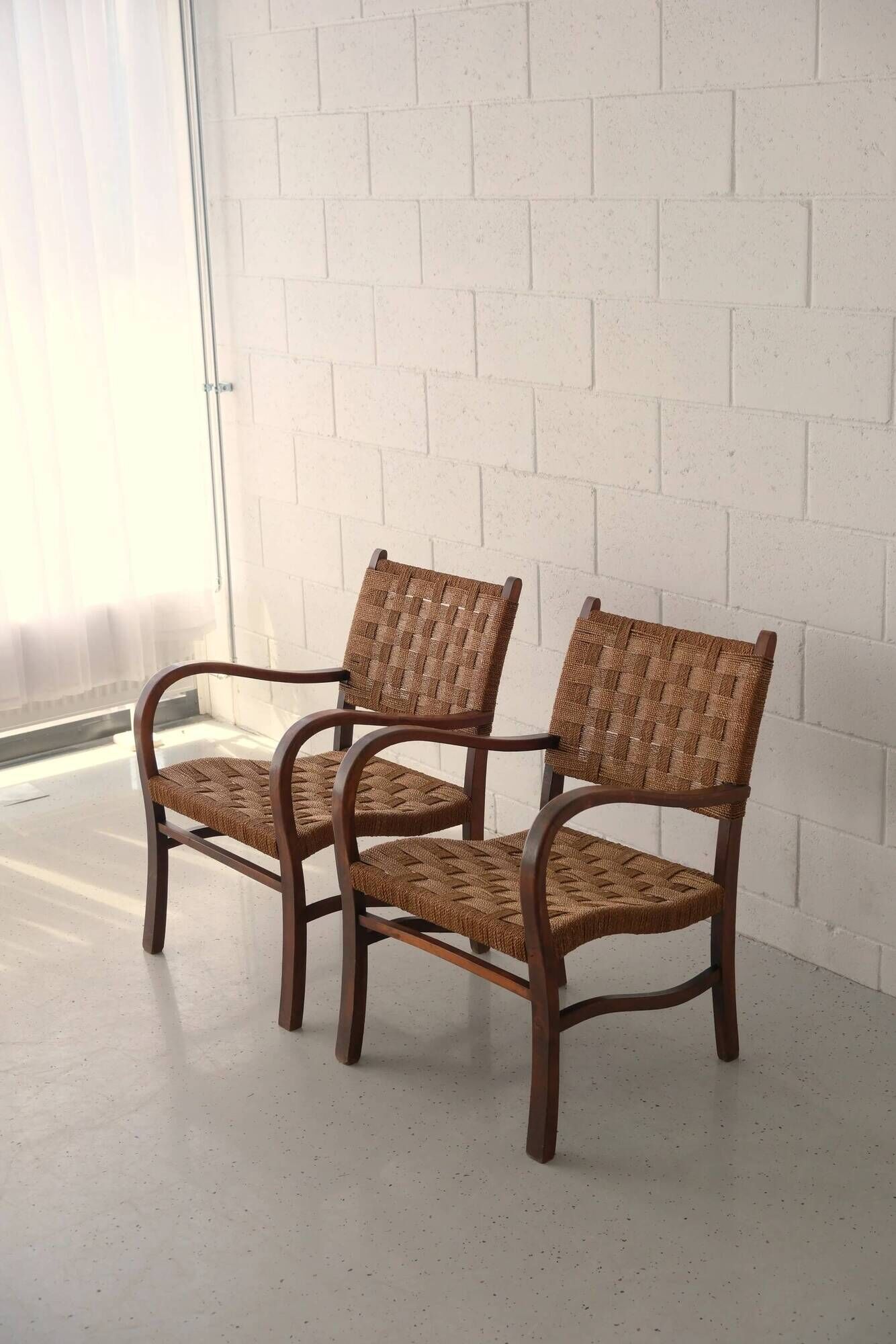 2 lounge chairs with cord